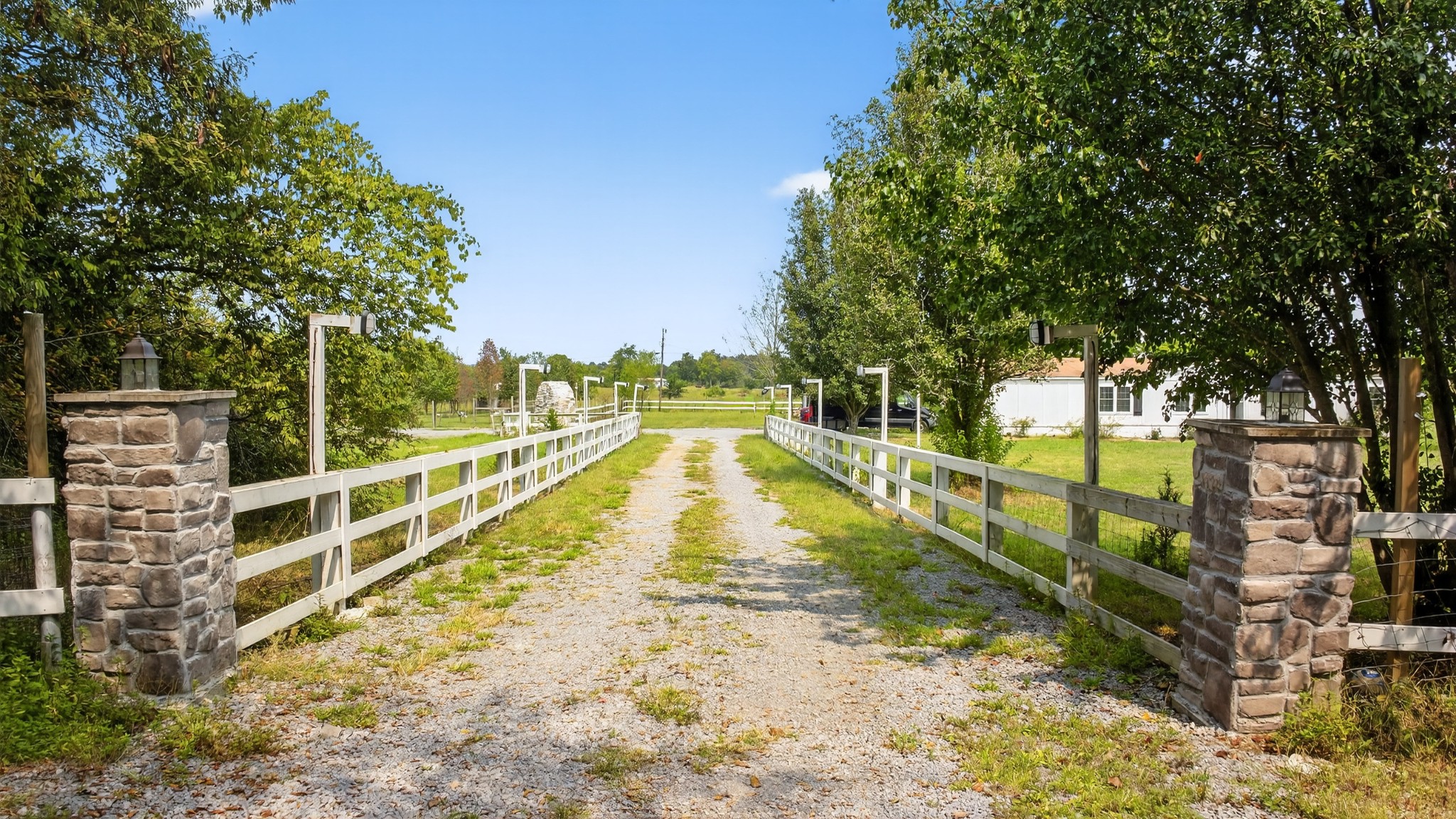 2600 Round Hill Rd