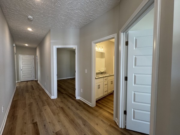 8 Laurel View St