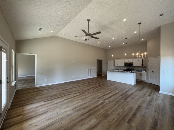 8 Laurel View St
