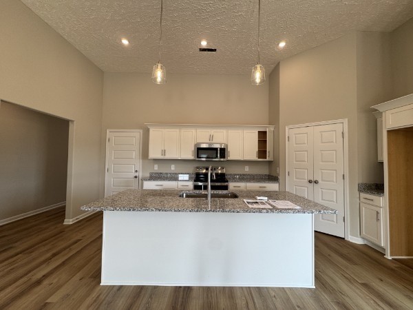 8 Laurel View St