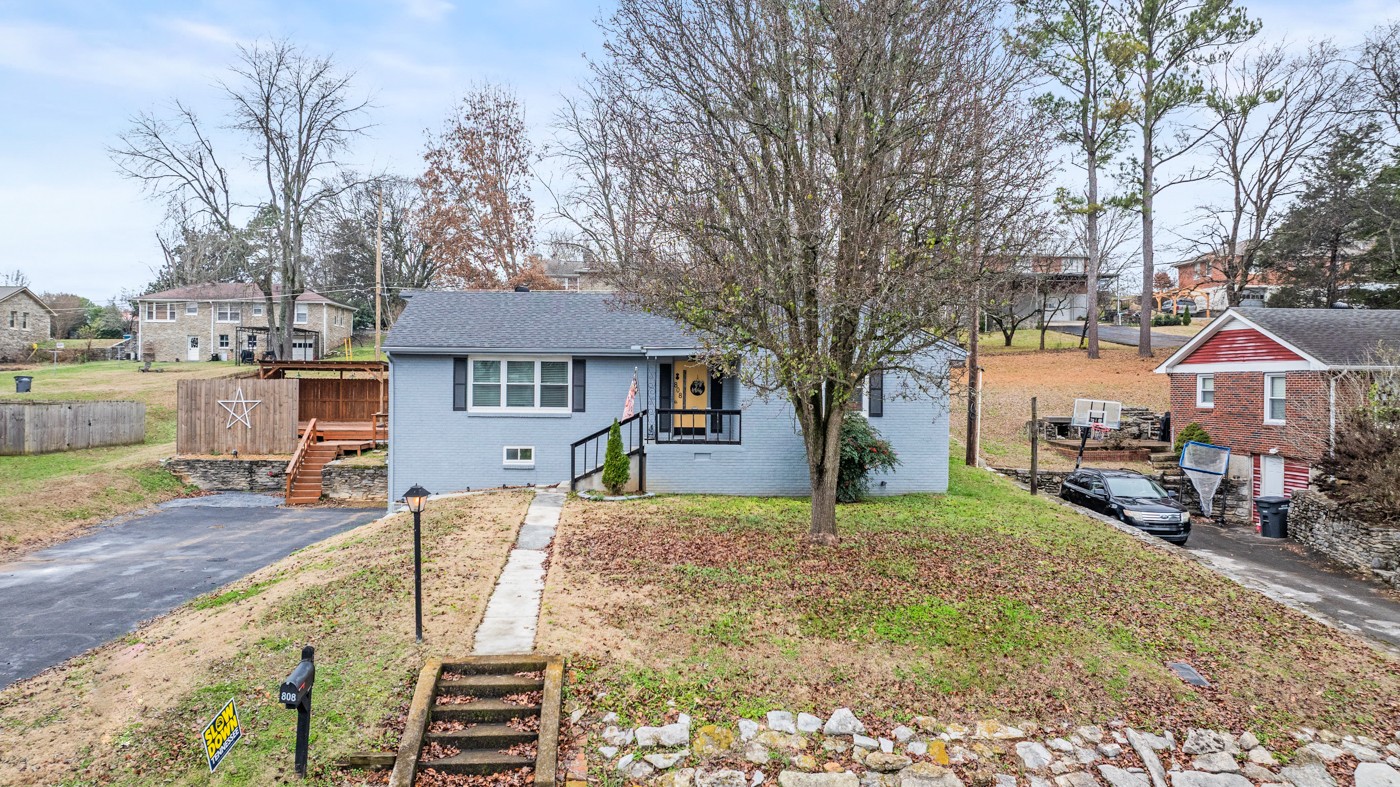 808 3rd Ave