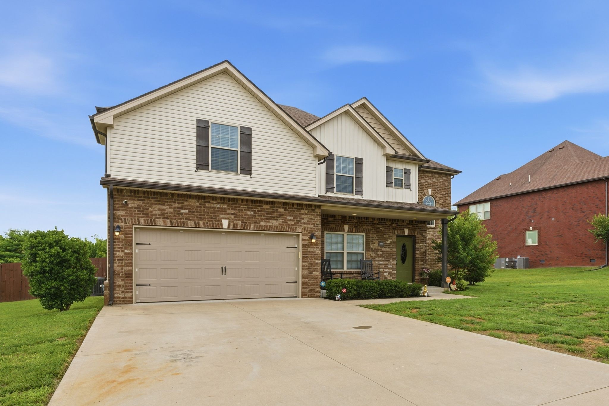 567 Larkspur Dr