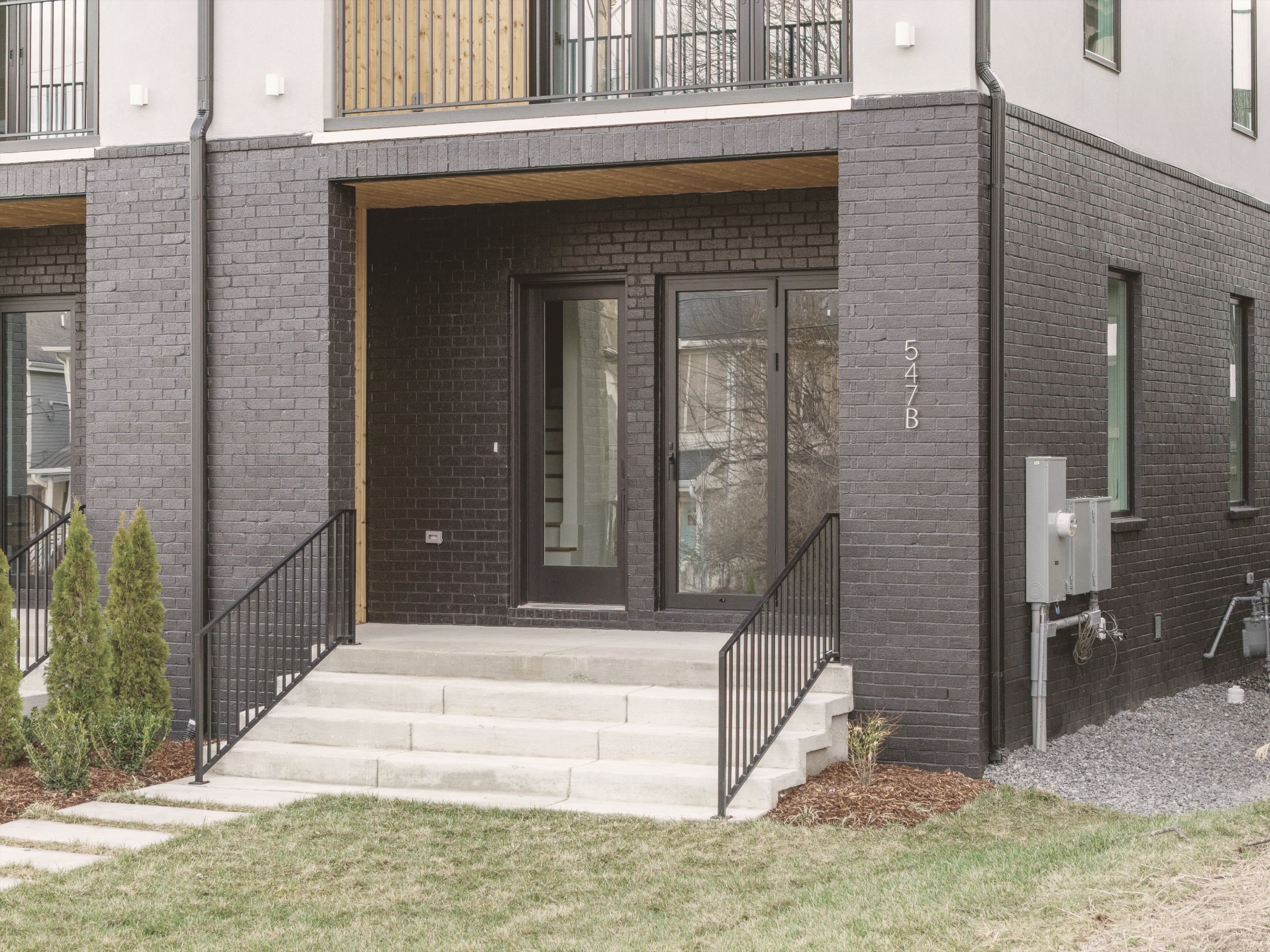 547B Moore Ave