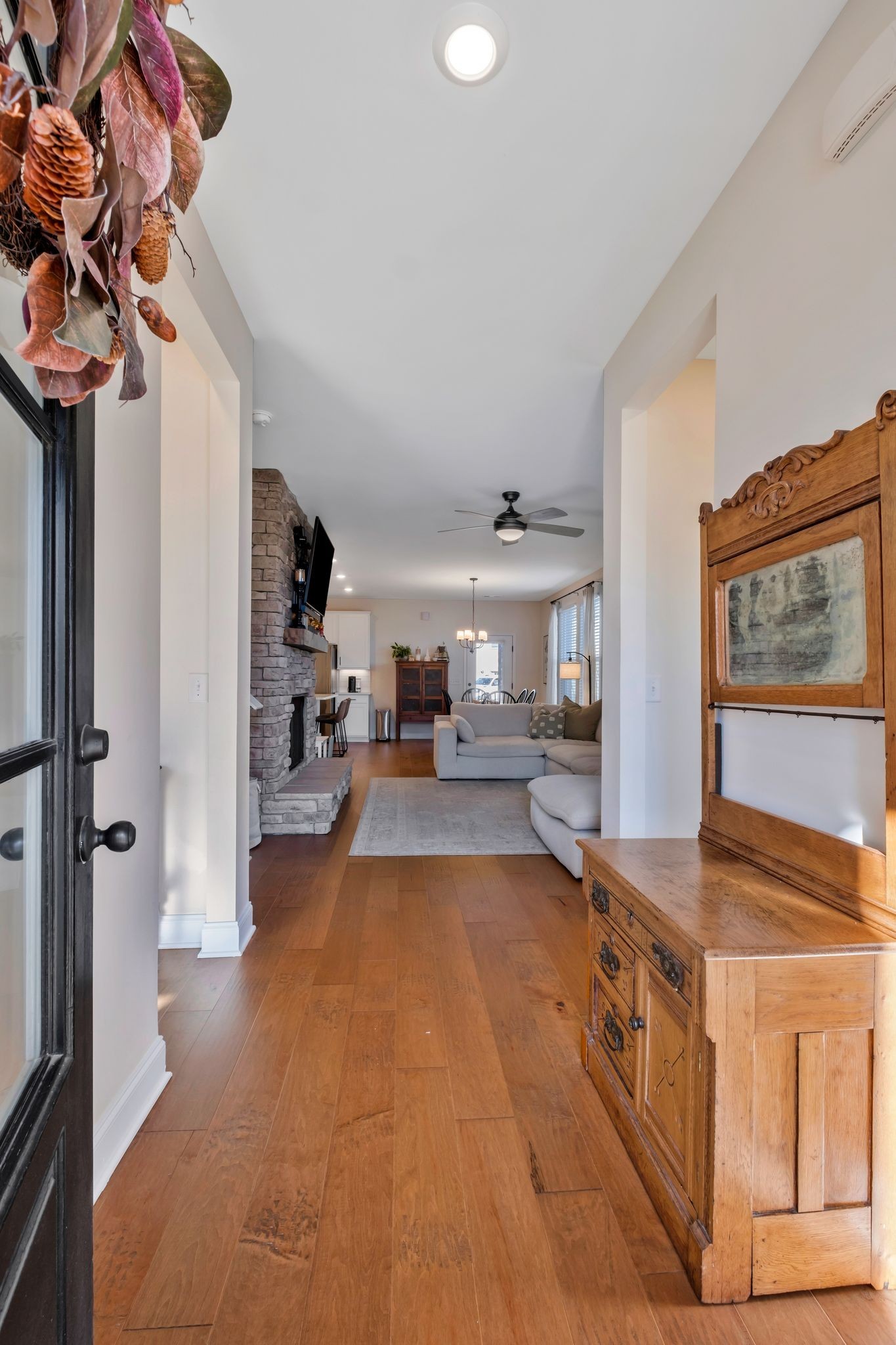 709 Hahn Ct