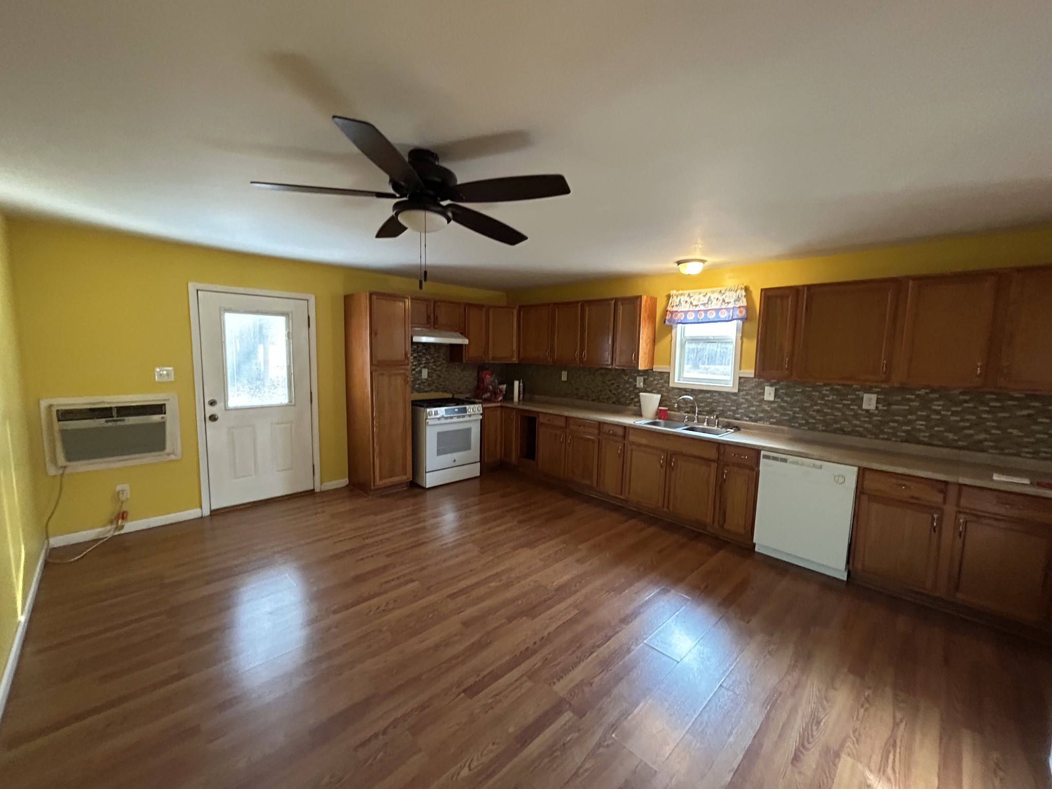 1026 Tom White Rd