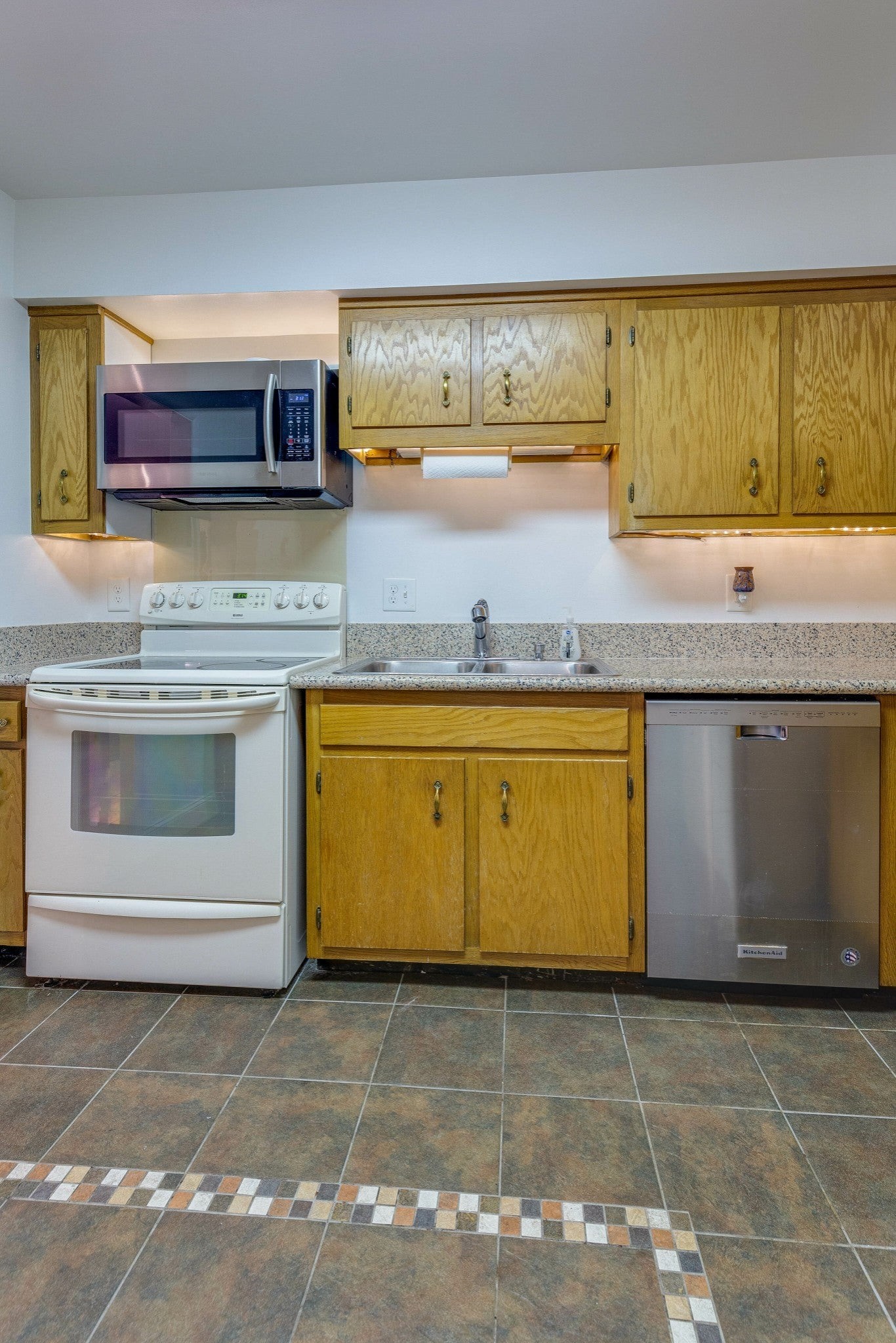 555 N DuPont Ave