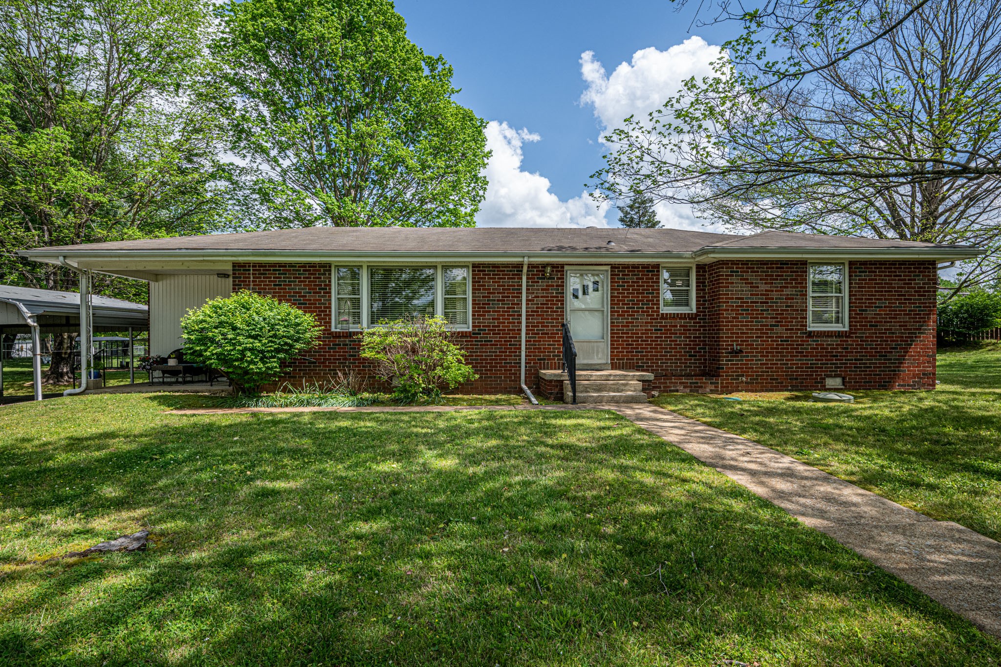 1006 Hershell St