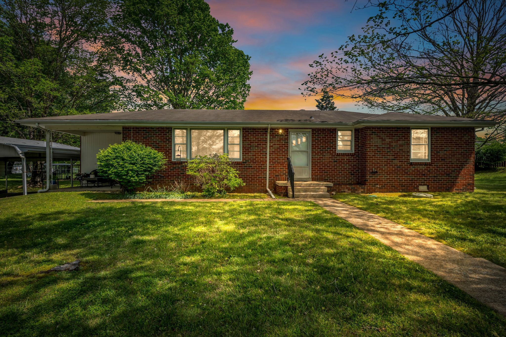 1006 Hershell St