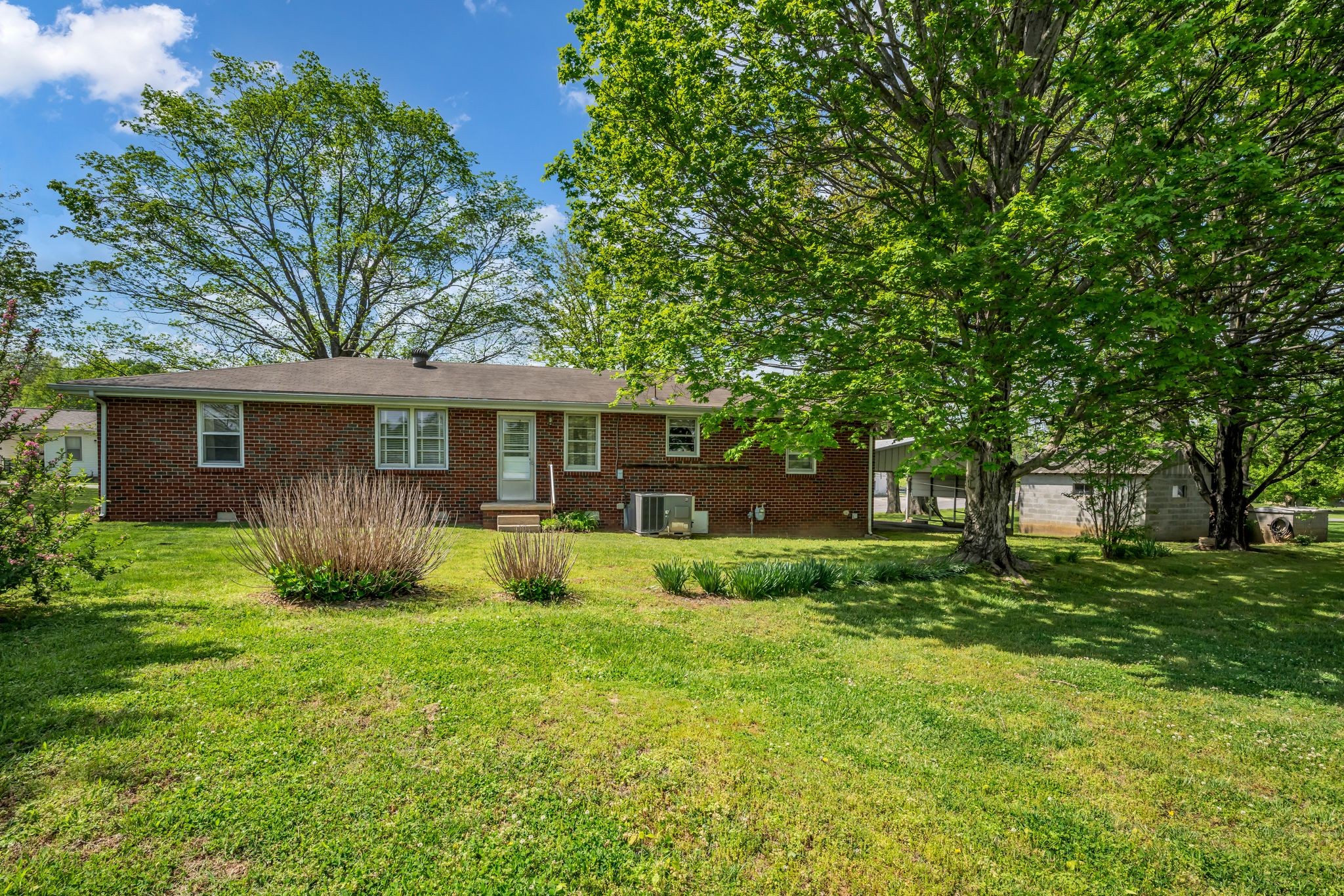 1006 Hershell St
