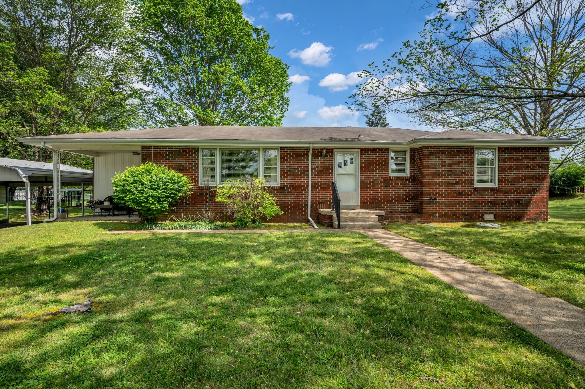1006 Hershell St
