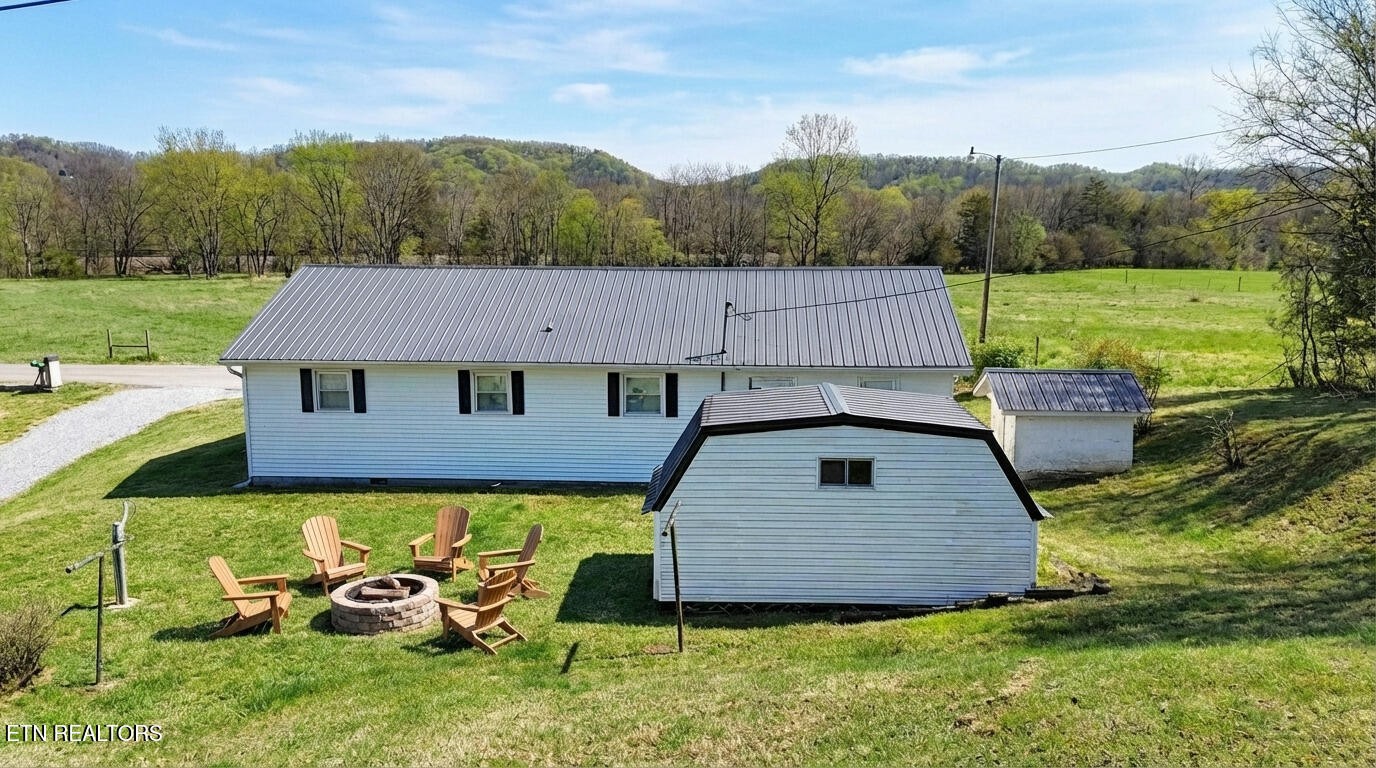 1585 Hill Road