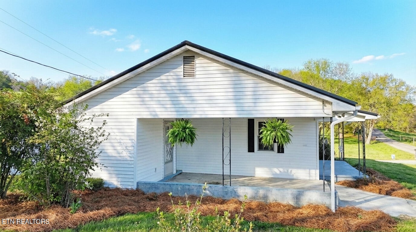 1585 Hill Road