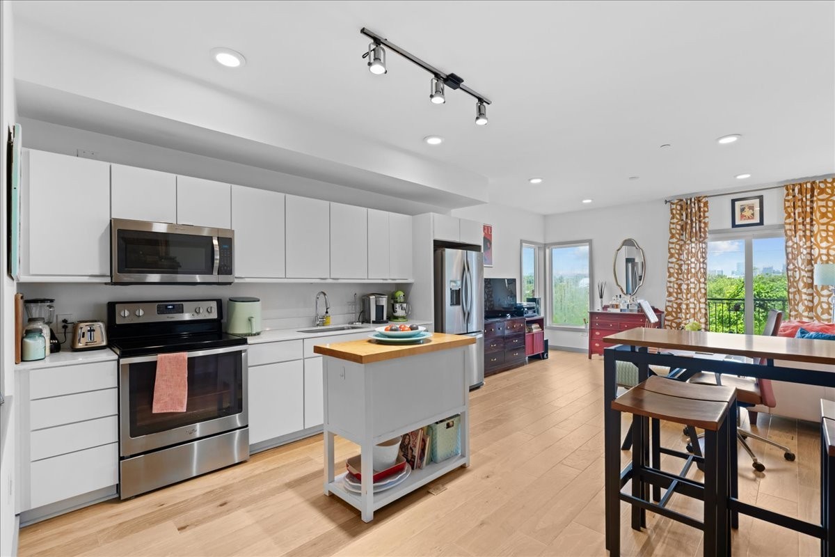 400 Herron Dr