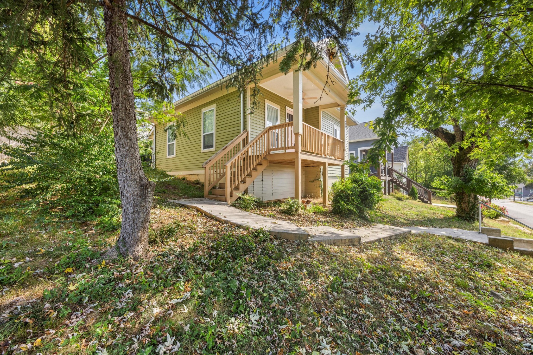 513 W Bell Avenue