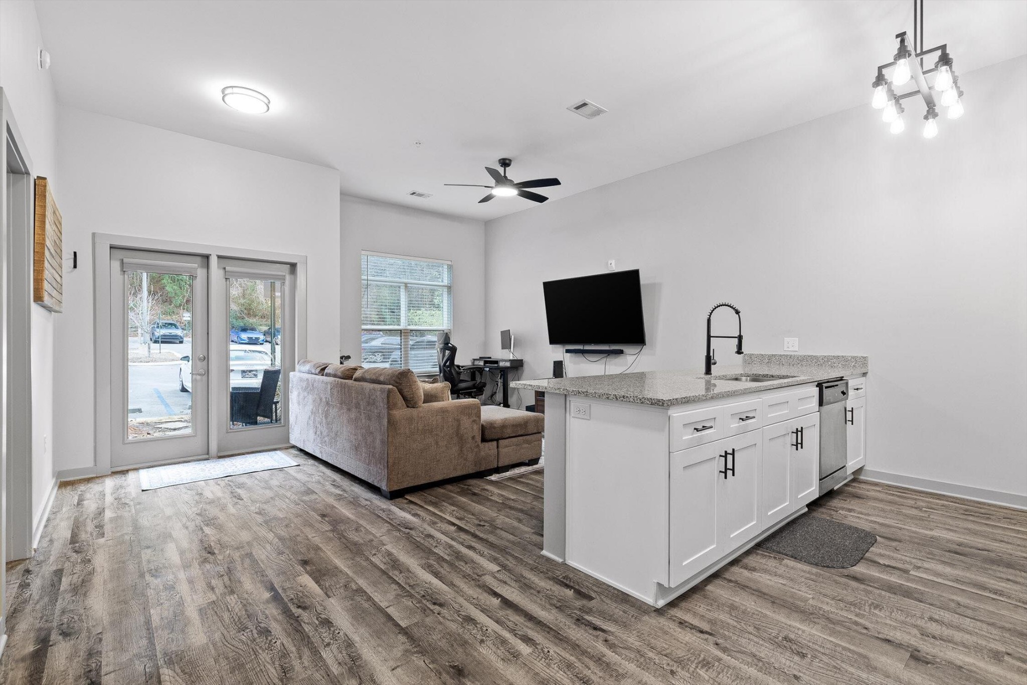 782 Riverfront Parkway