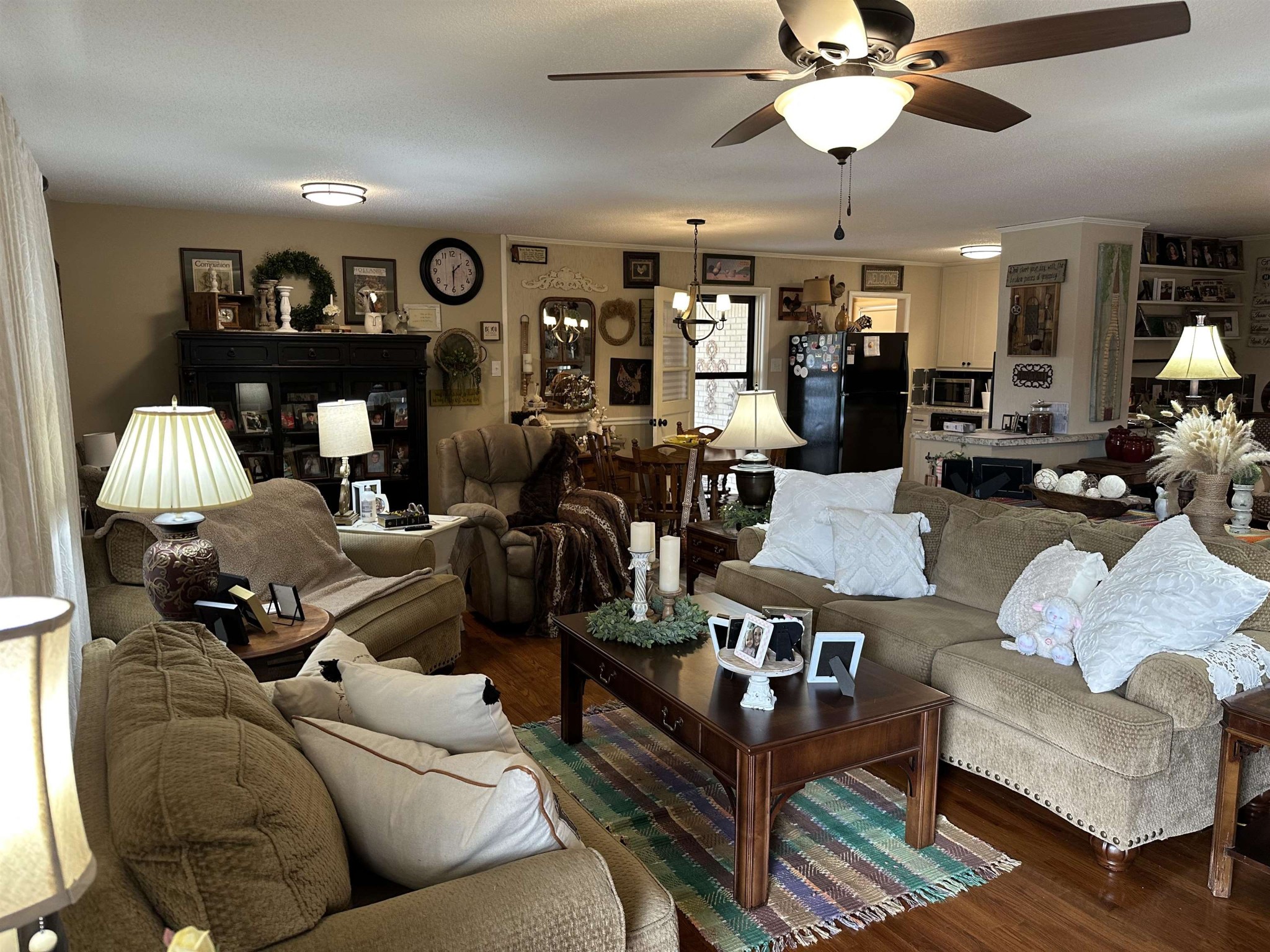 376 SUNSET DR