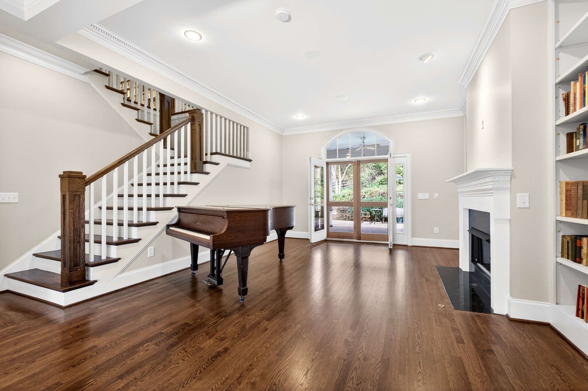 1228 Mary Helen Dr
