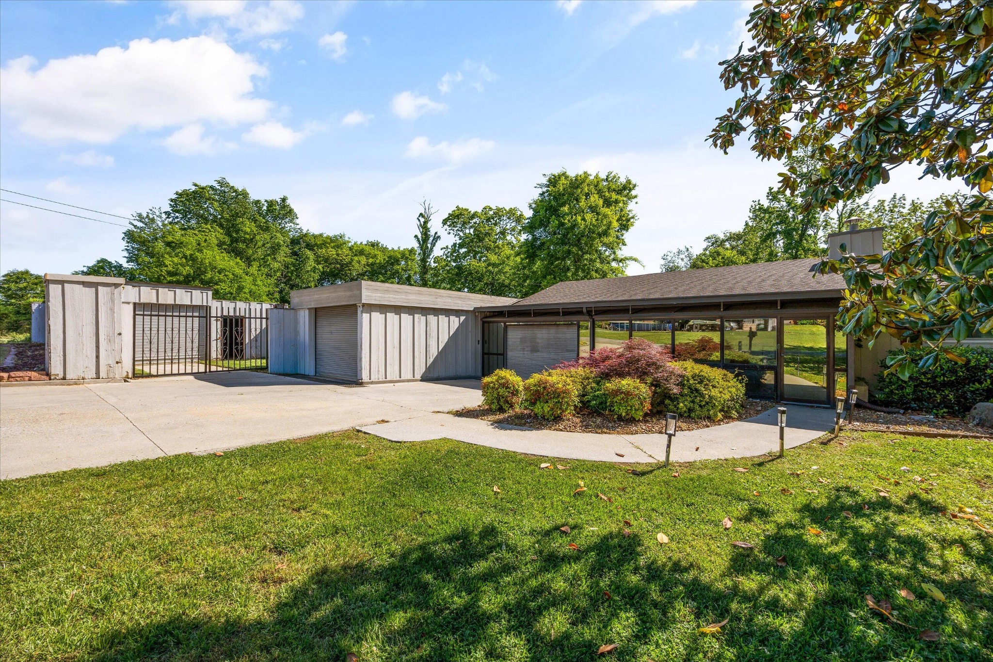 565 Hillcrest Circle