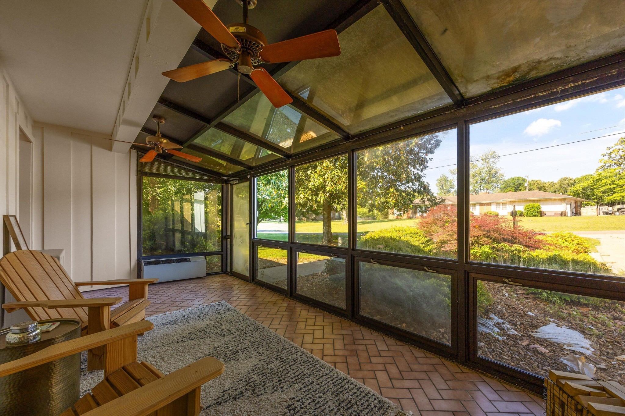 565 Hillcrest Circle