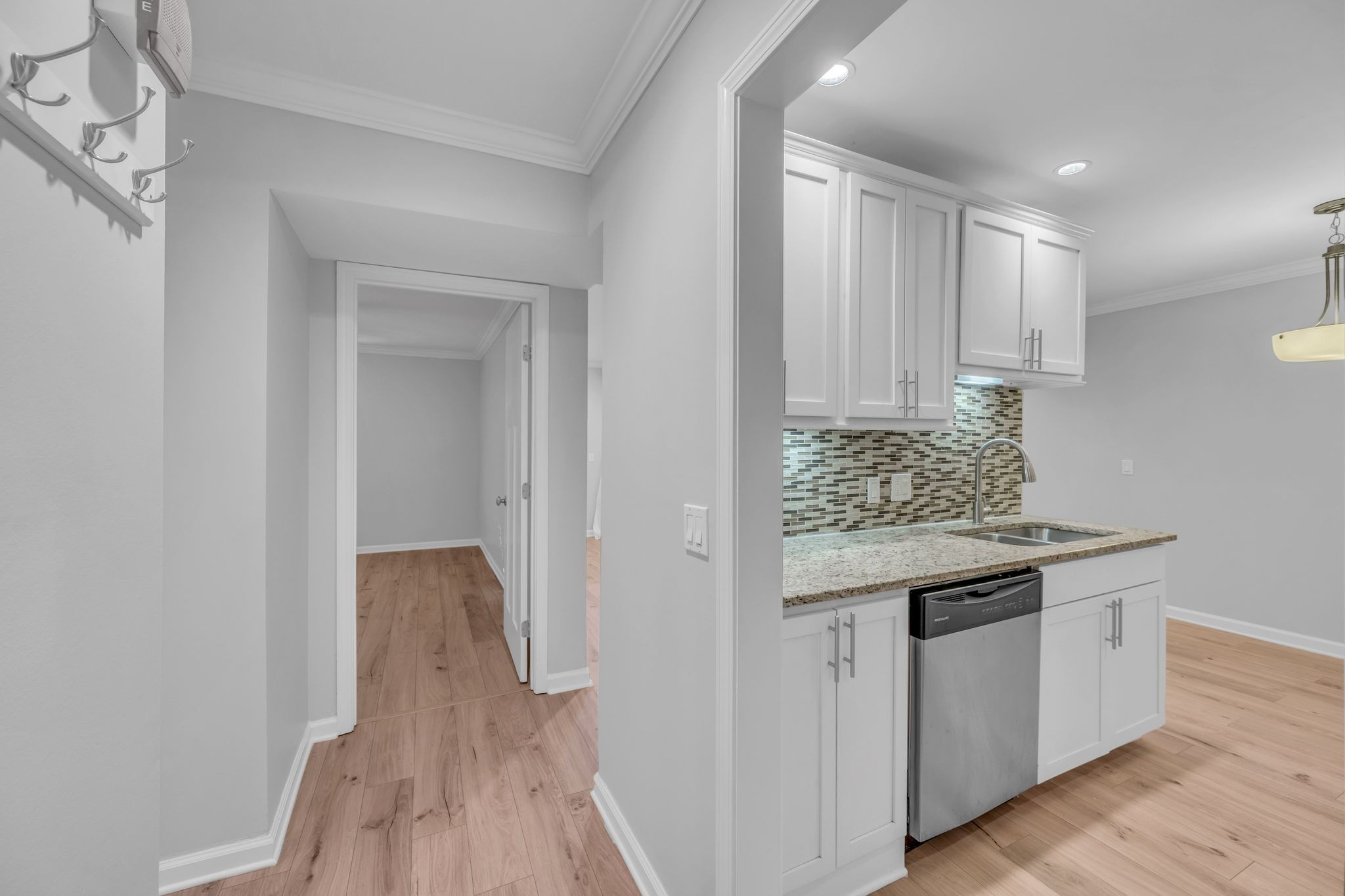 4425 Westlawn Dr