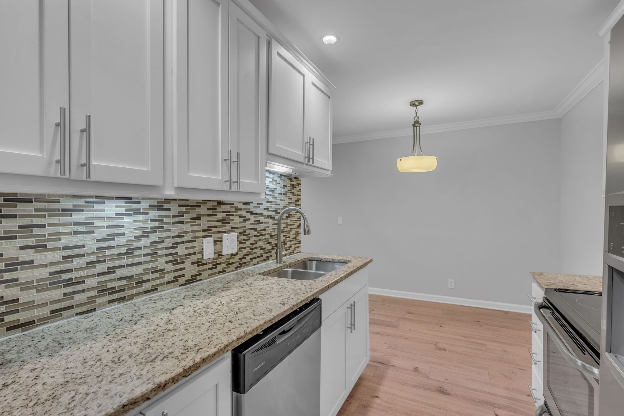 4425 Westlawn Dr