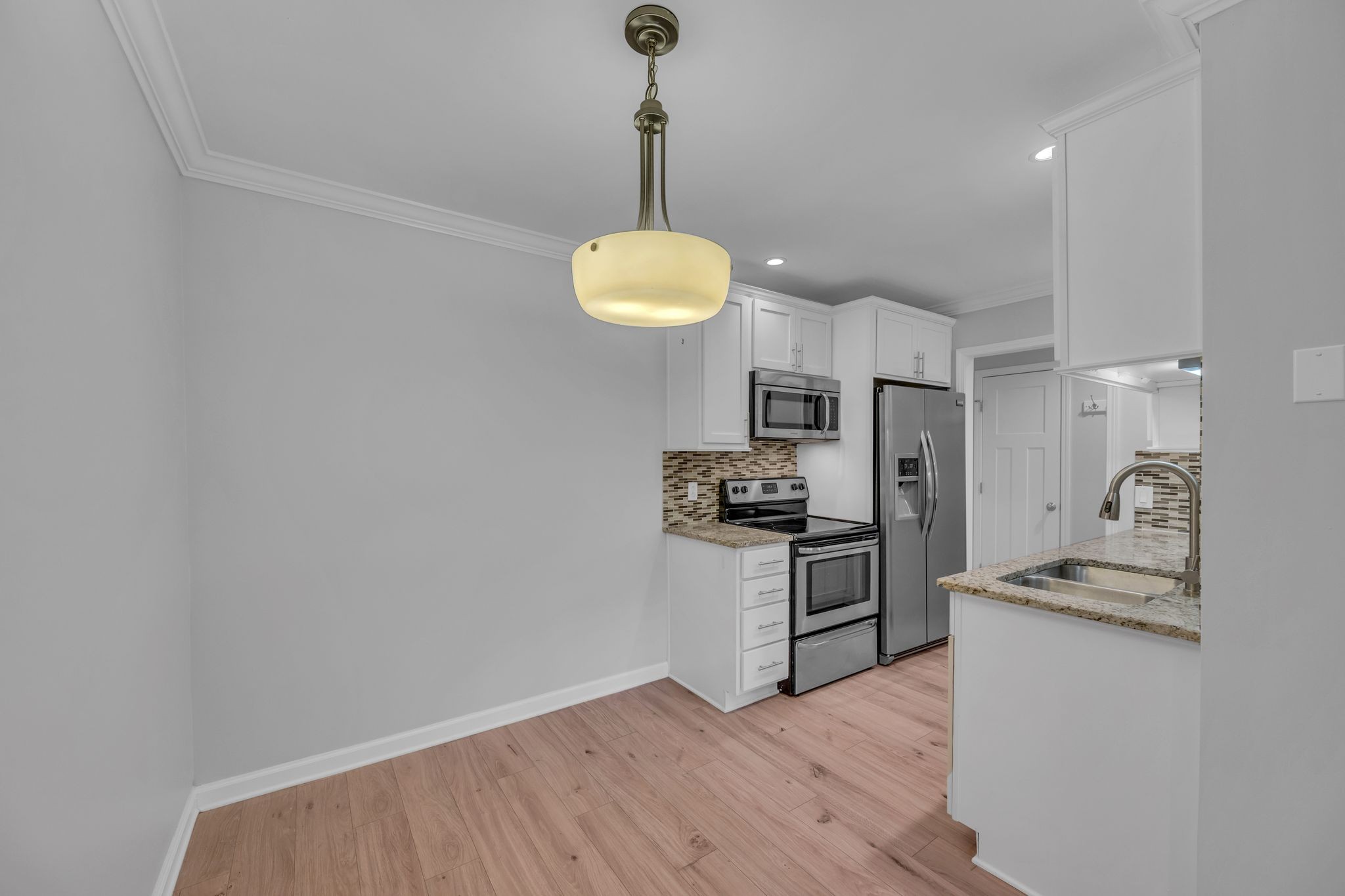 4425 Westlawn Dr