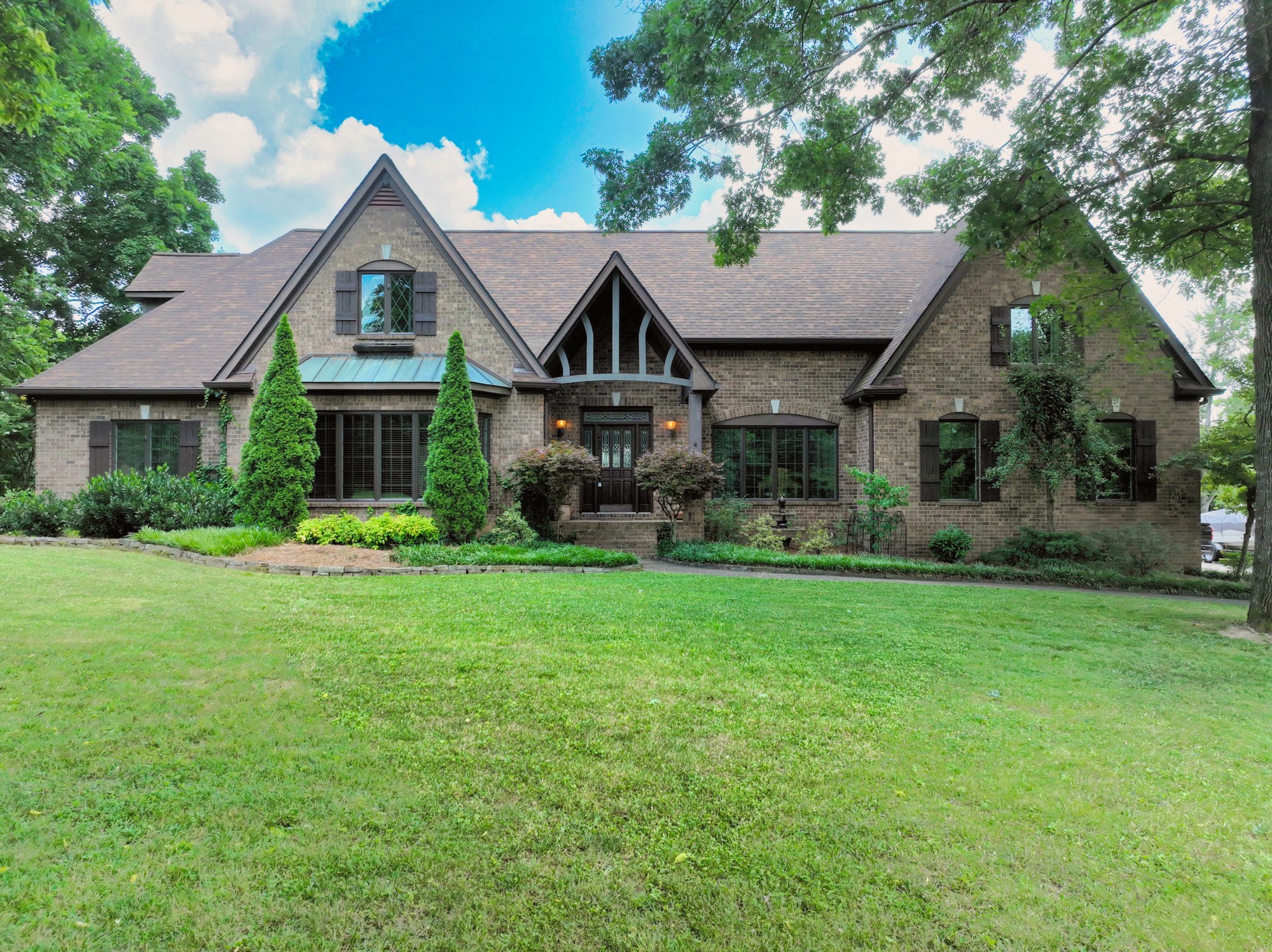 1229 Mount Vernon Ln