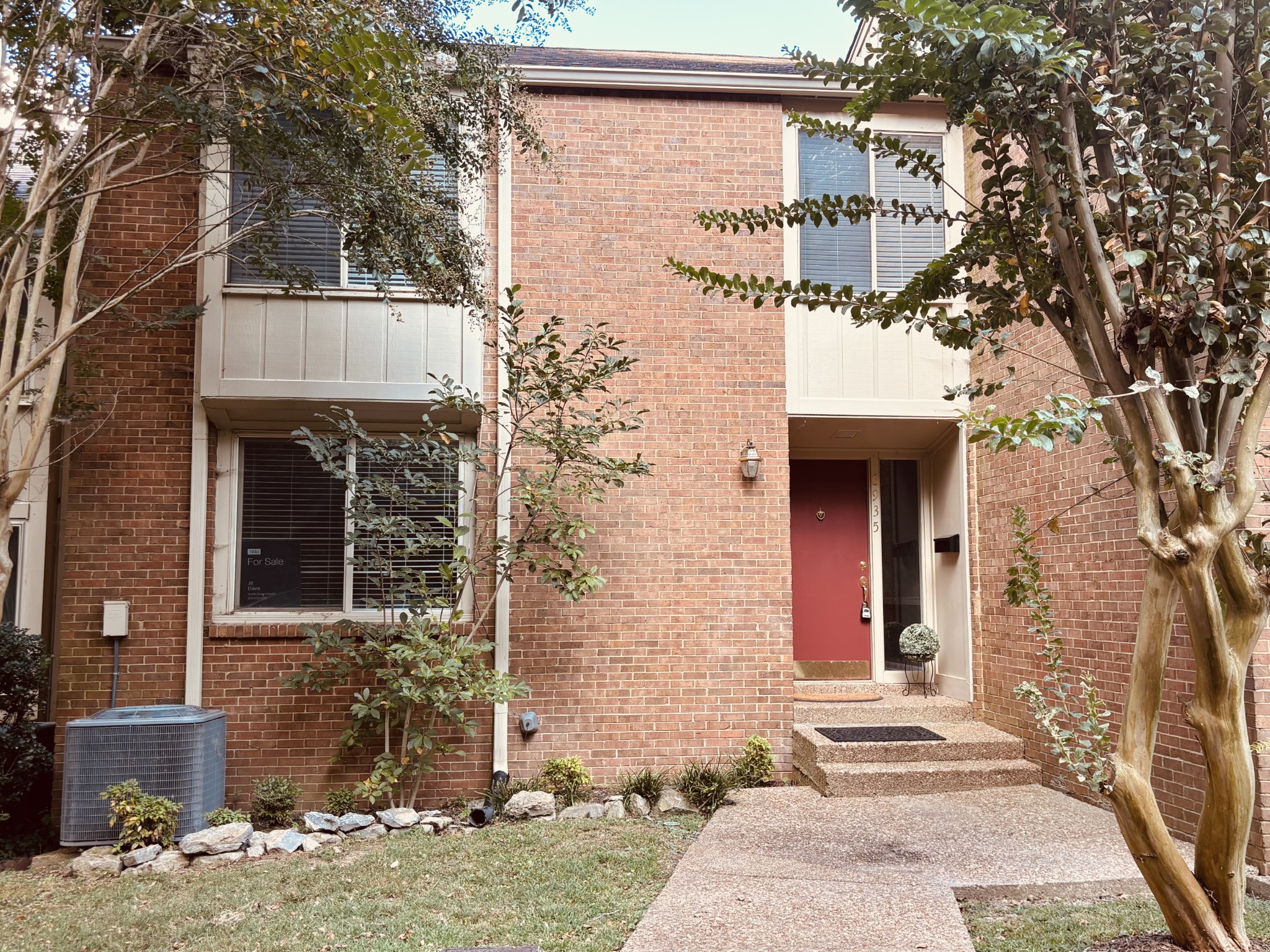 6935 Highland Park Dr