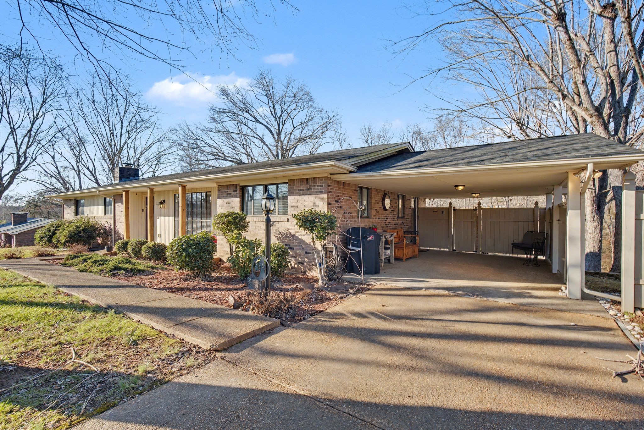 225 Hickory Hill Dr