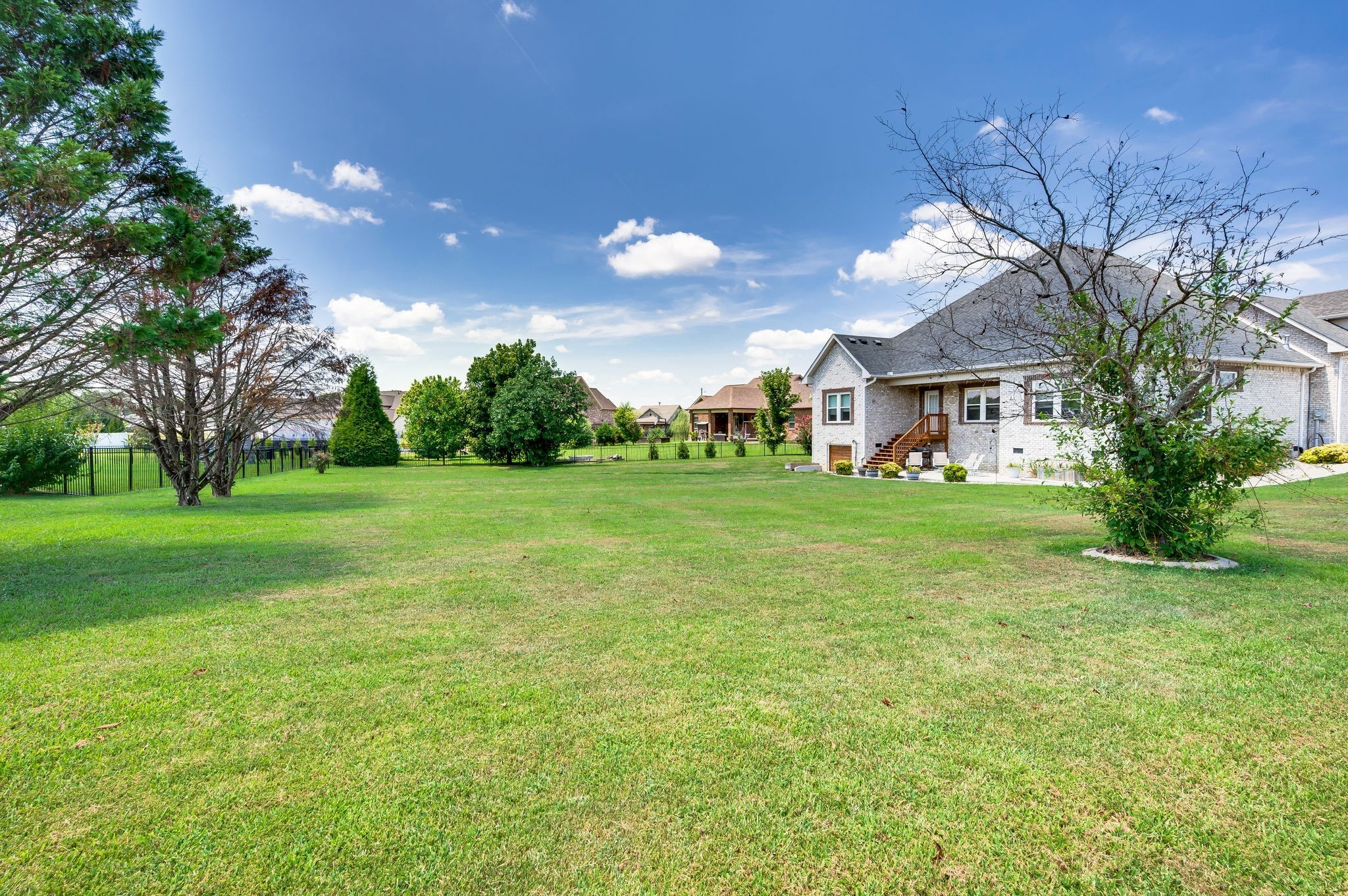 2114 London Ln