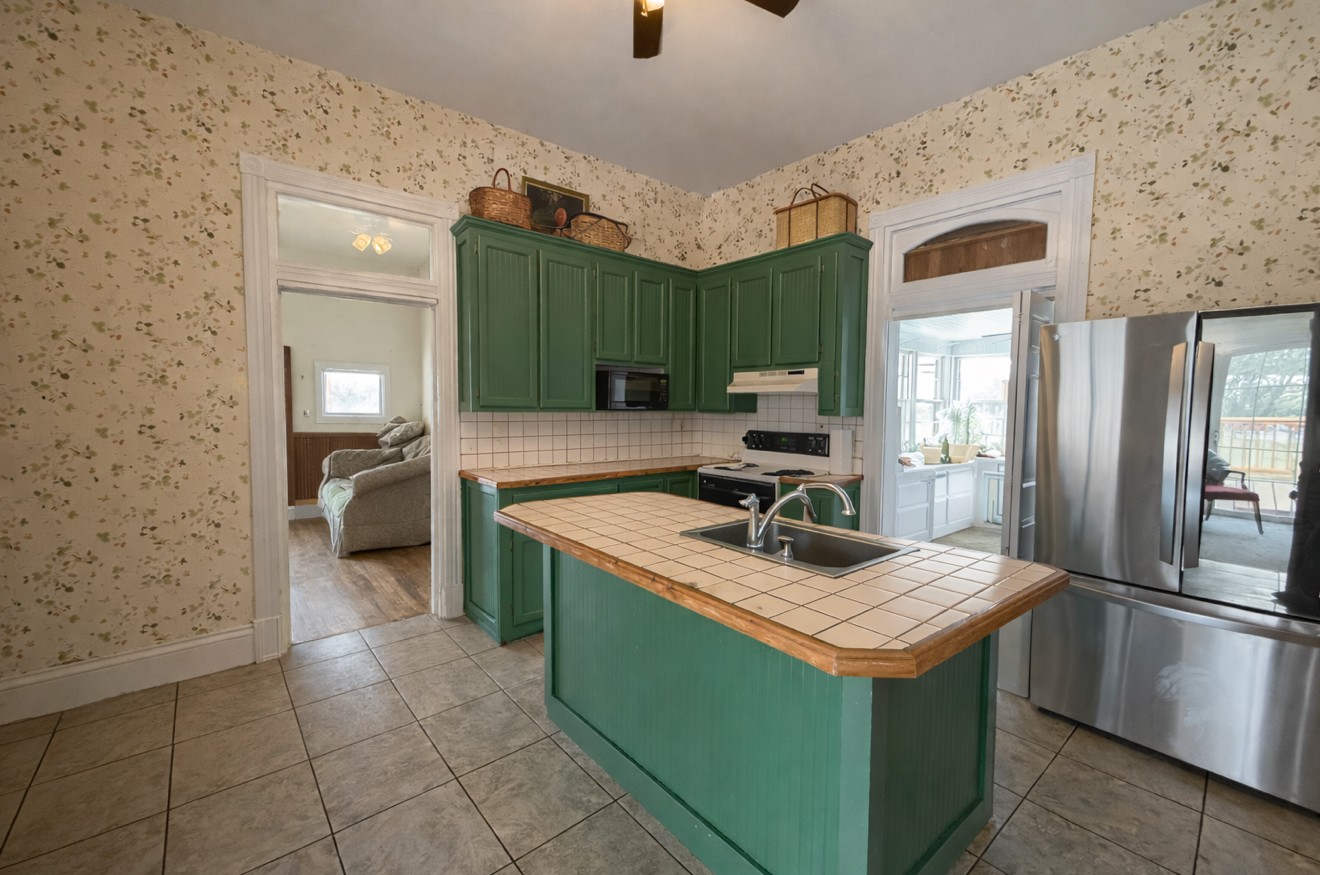 963 Liberty Pike