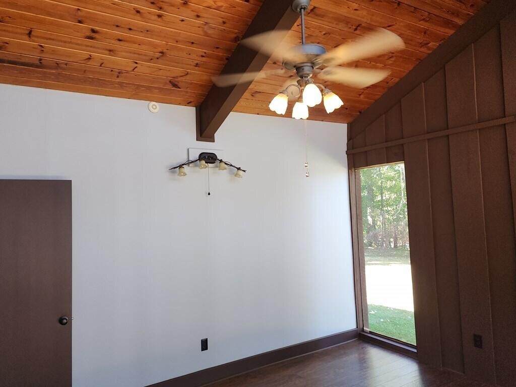 395 River Rd