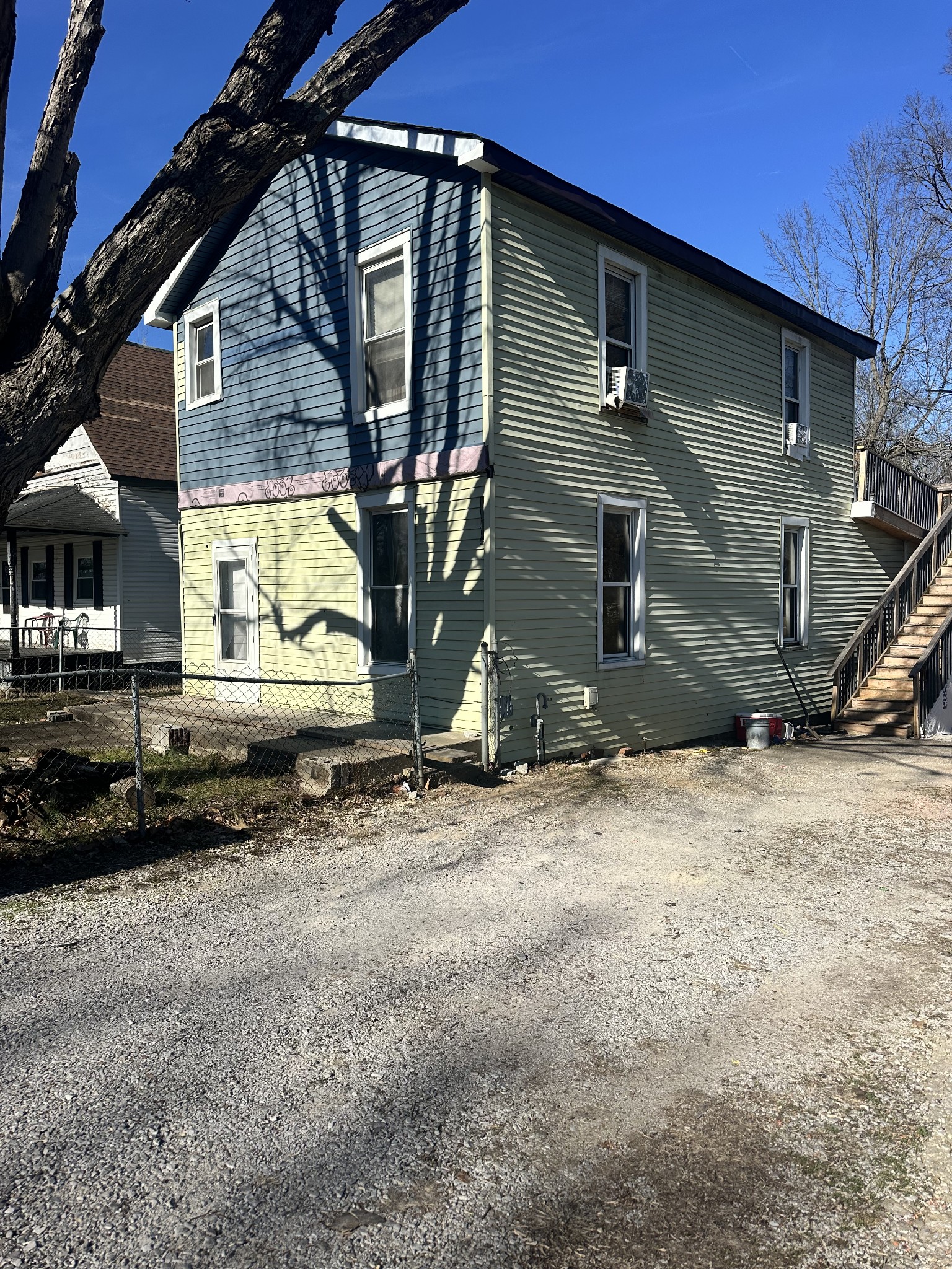 412 W 2nd St