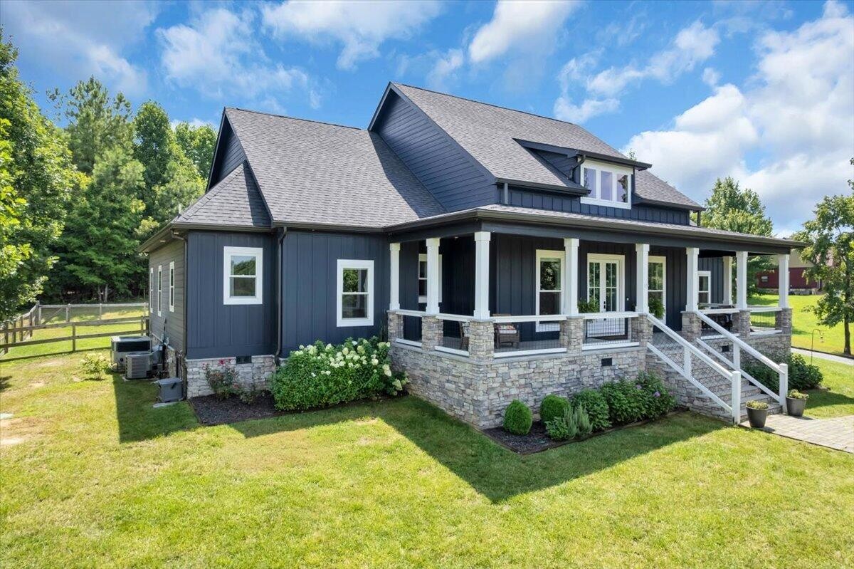 1115 River Bluffs Drive