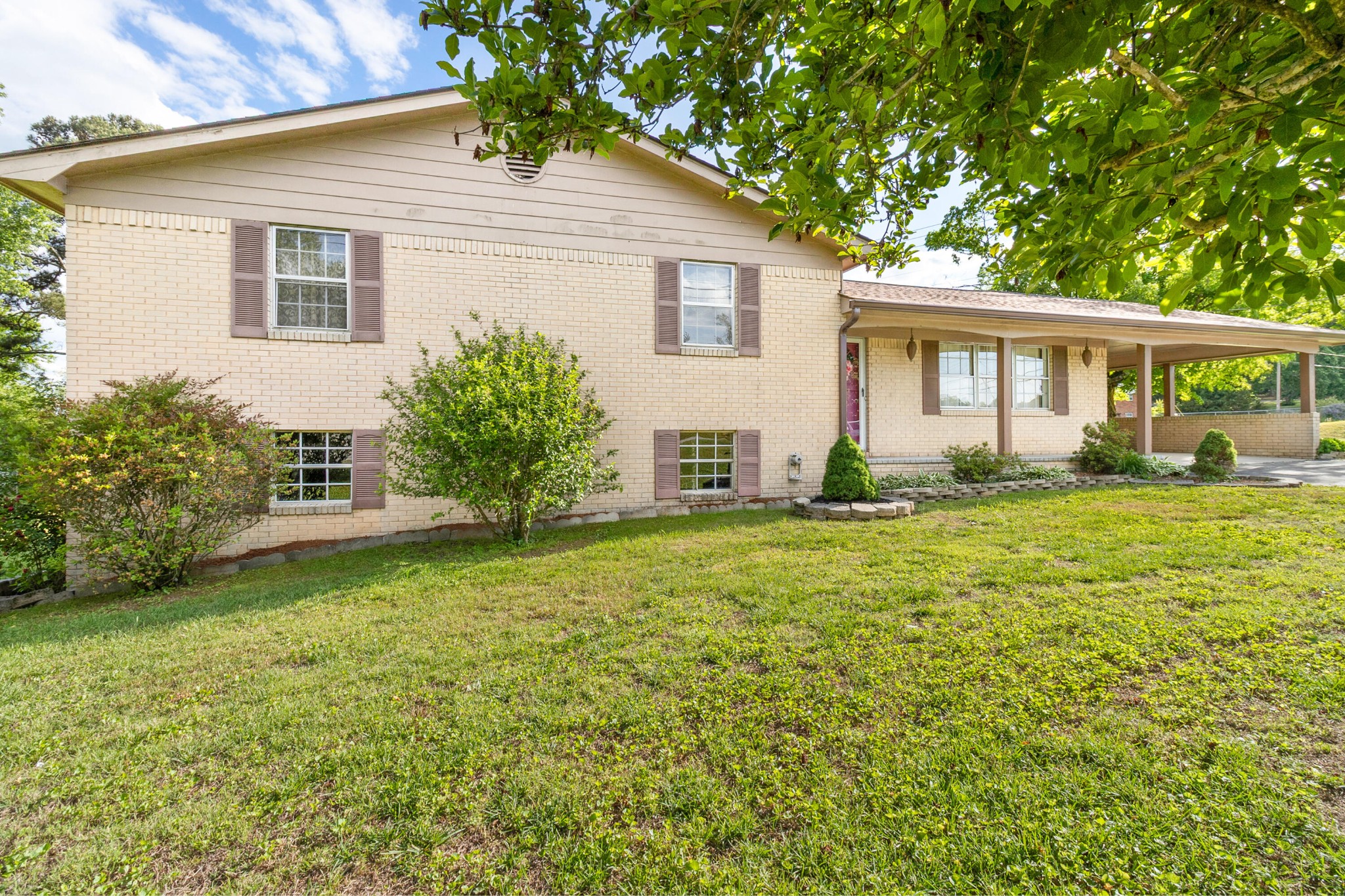 2010 Falcon Lane, SE