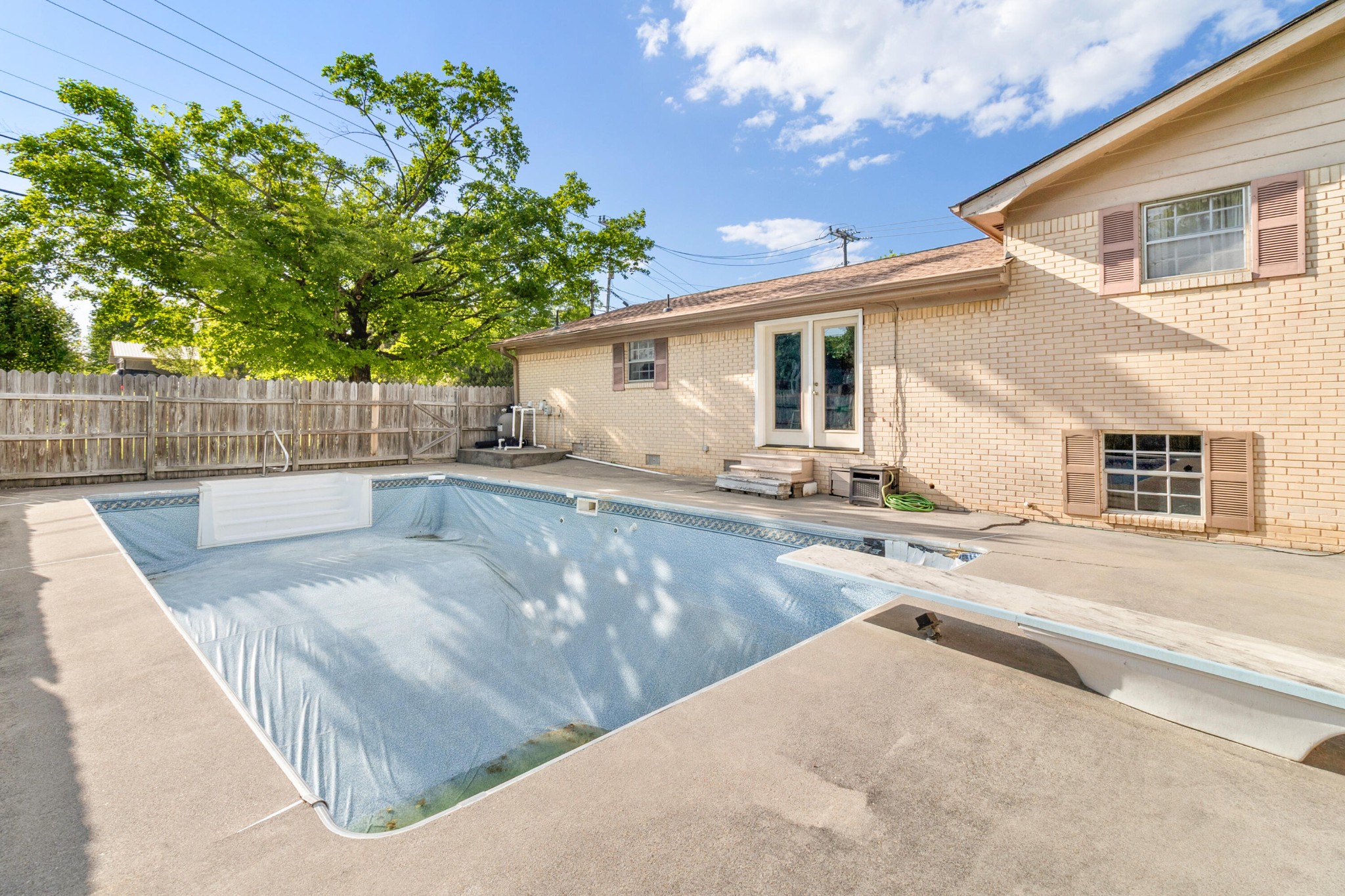 2010 Falcon Lane, SE