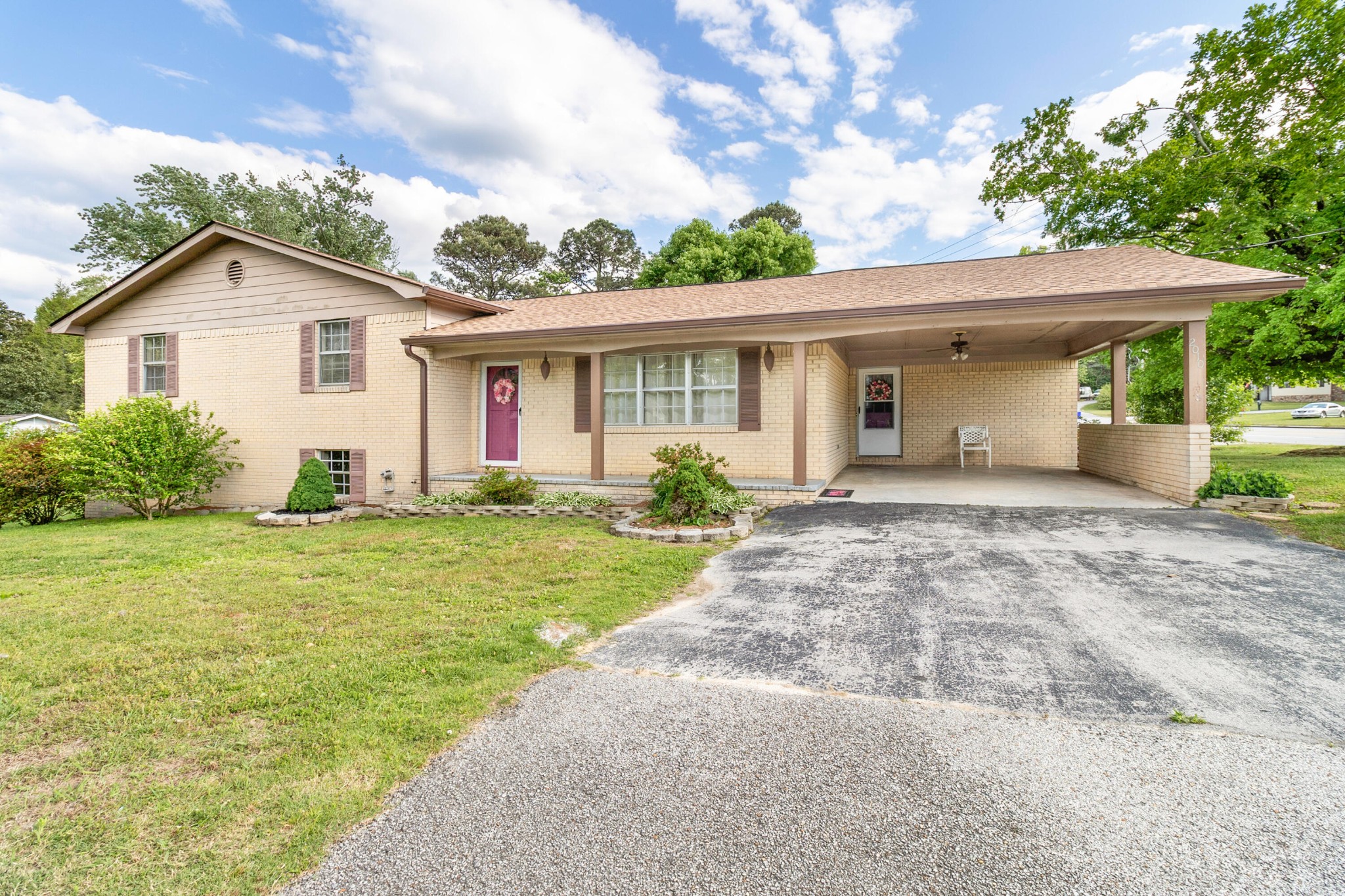 2010 Falcon Lane, SE