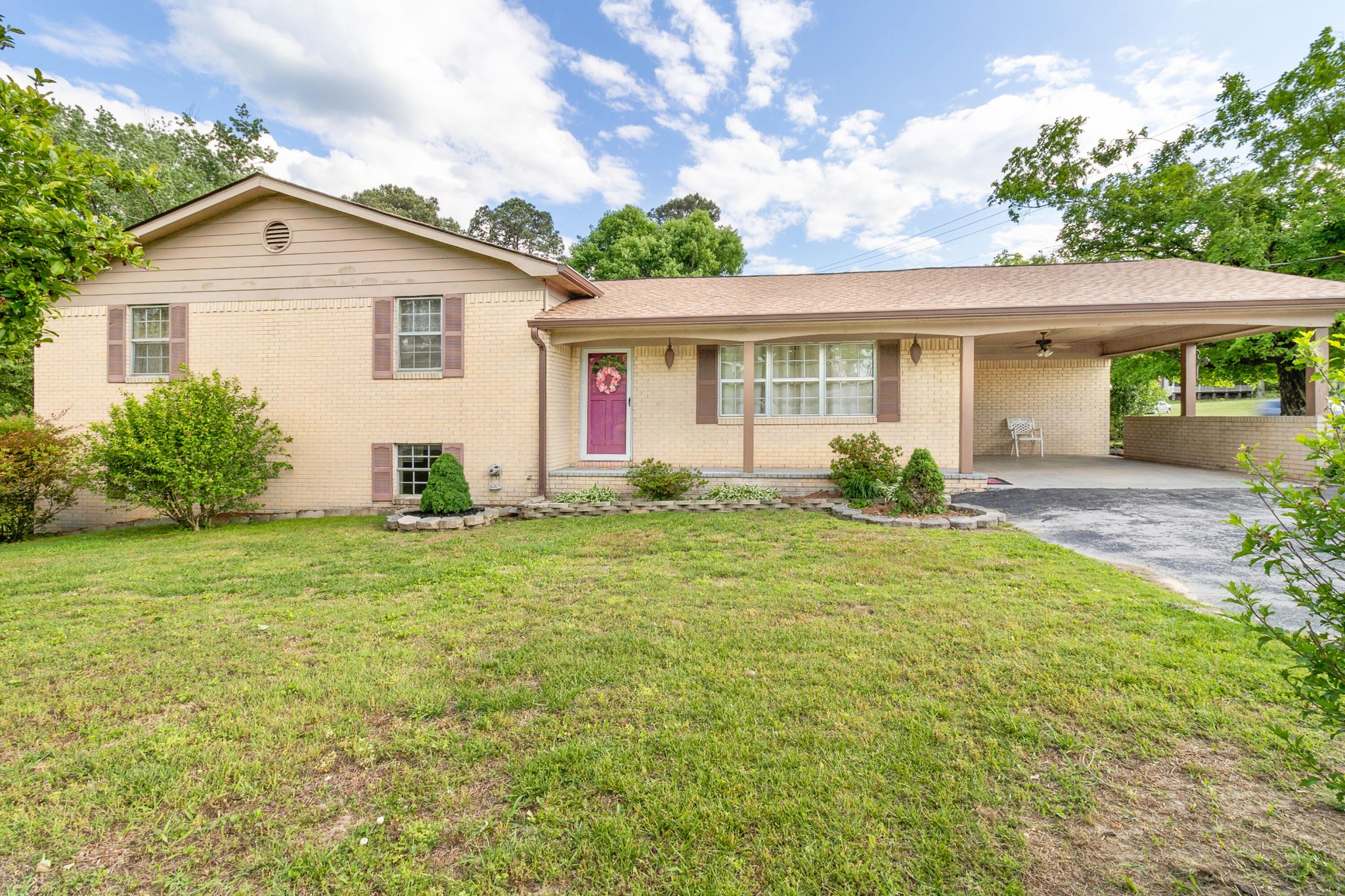 2010 Falcon Lane, SE