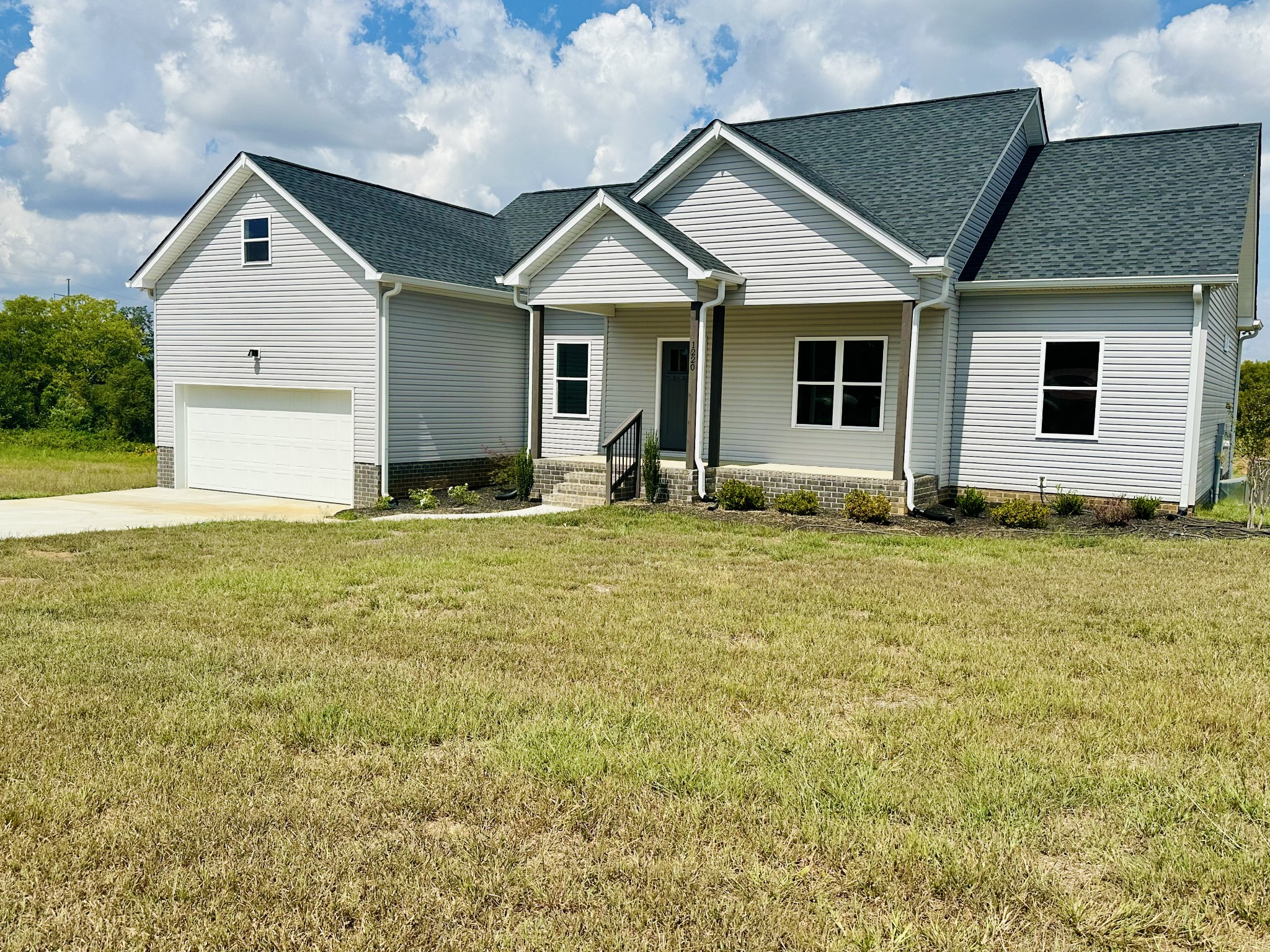 1220 Vickie Ln