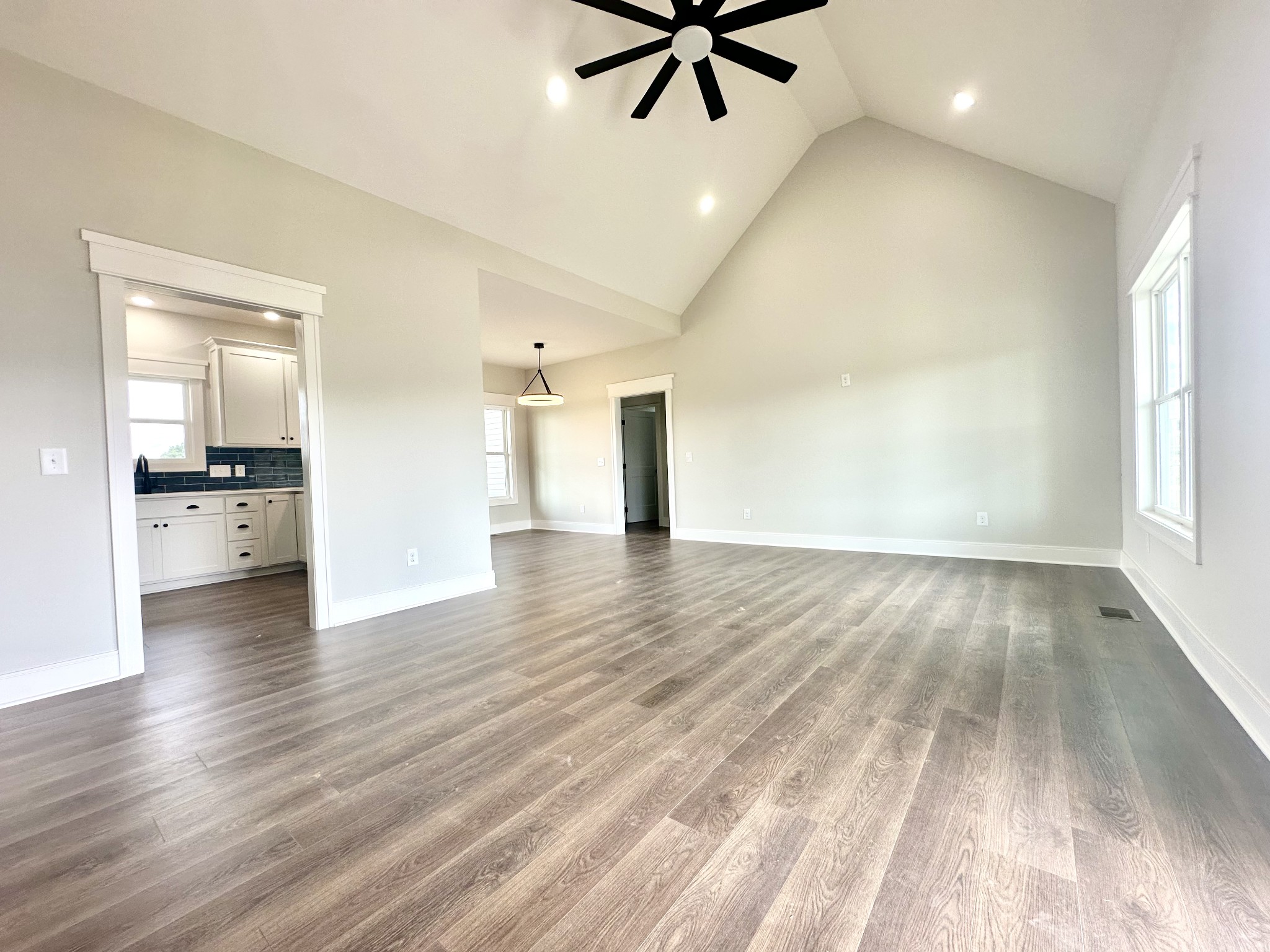 1220 Vickie Ln