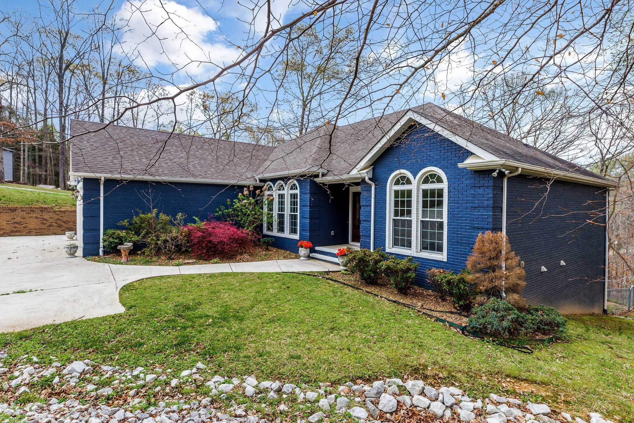 282 Owl Hollow Ln