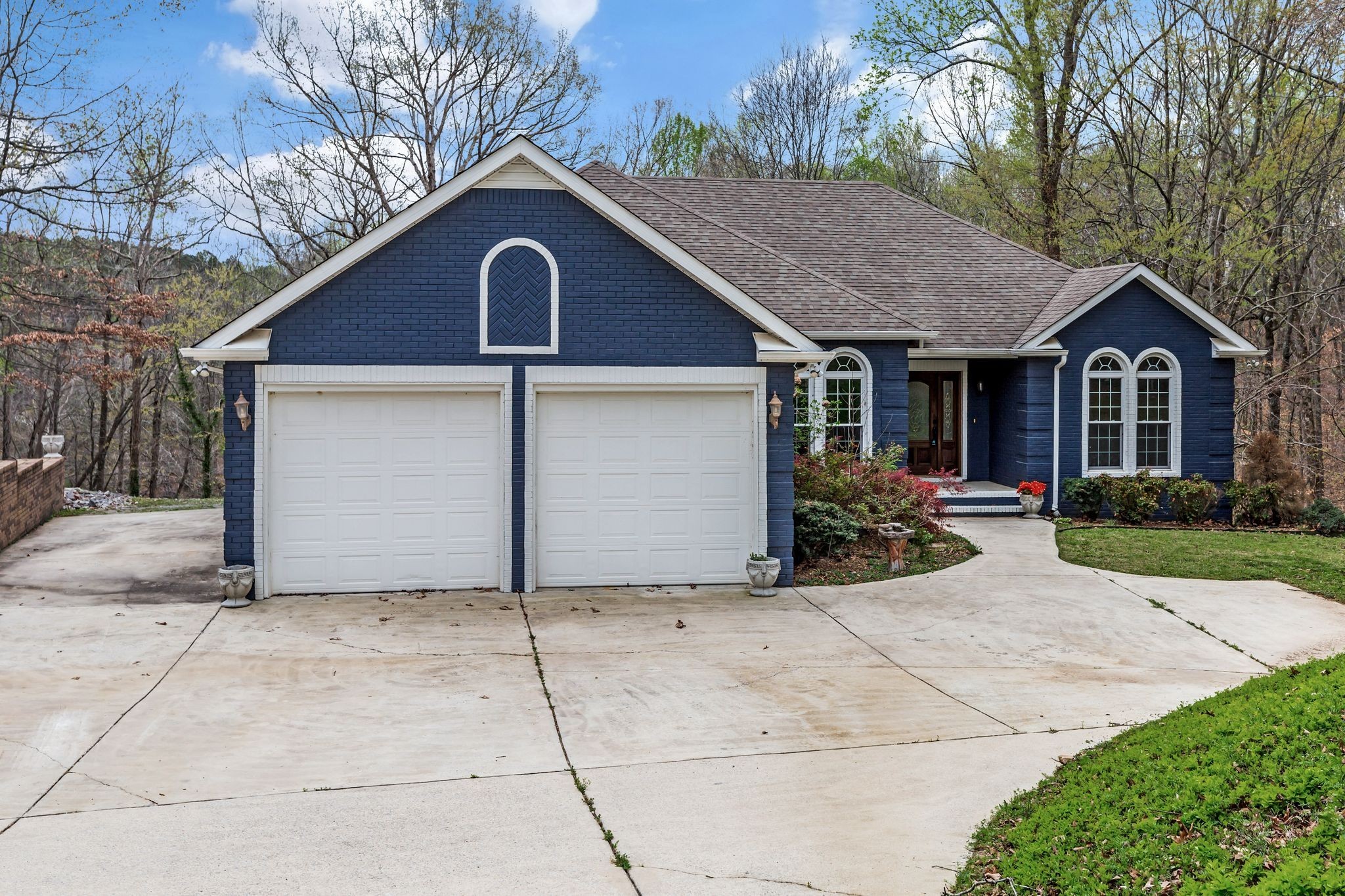 282 Owl Hollow Ln