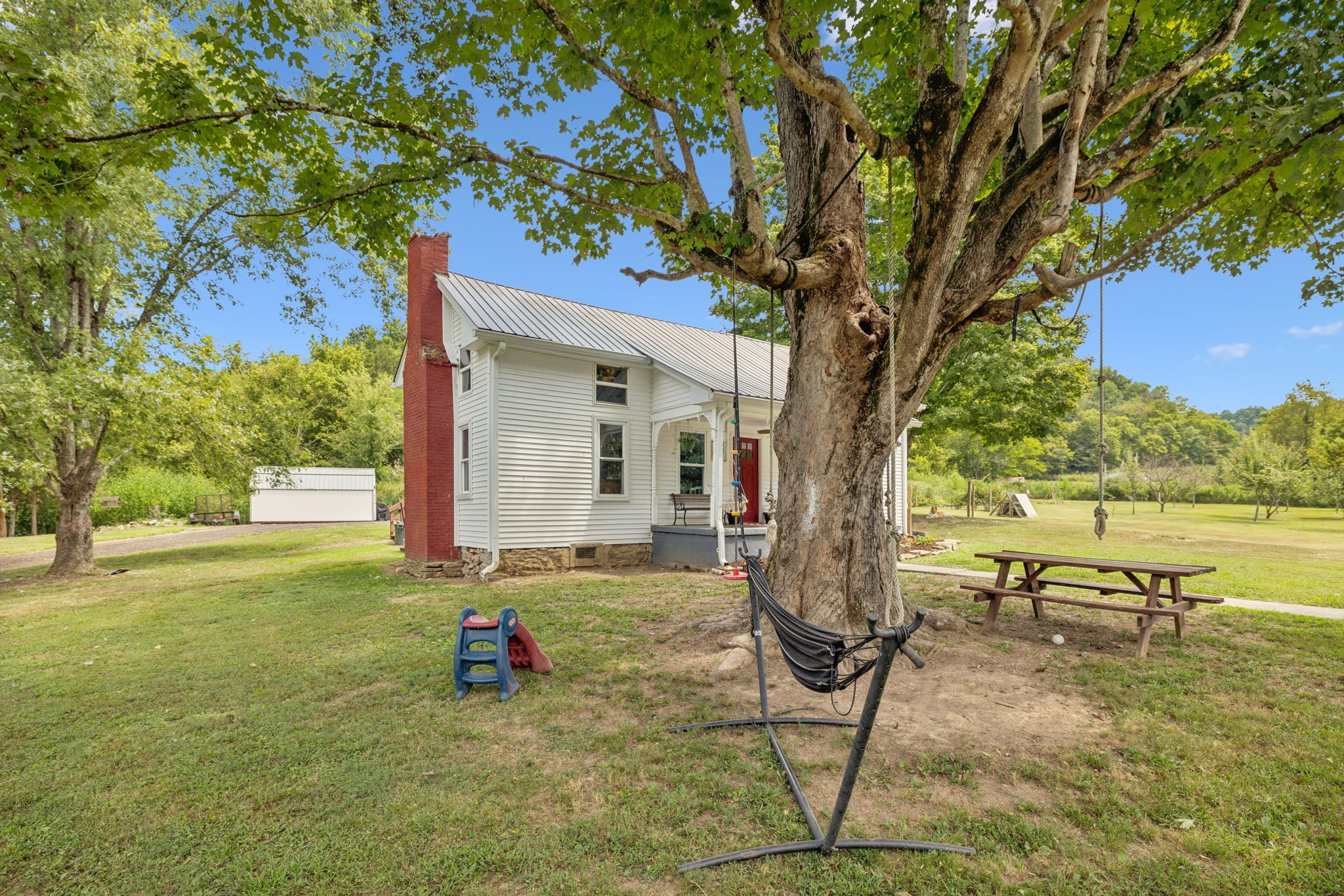 860 Golden Hollow Rd