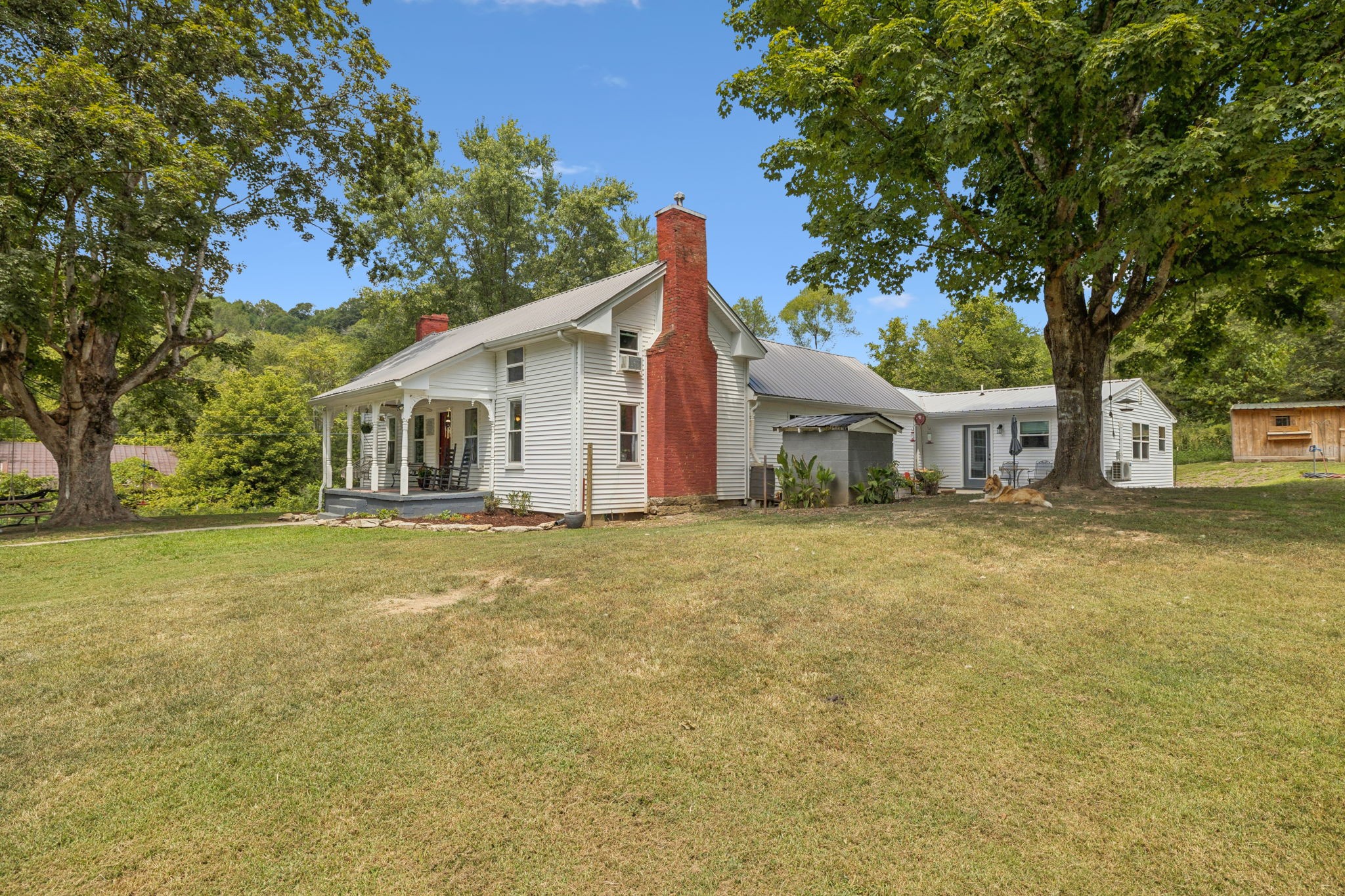860 Golden Hollow Rd