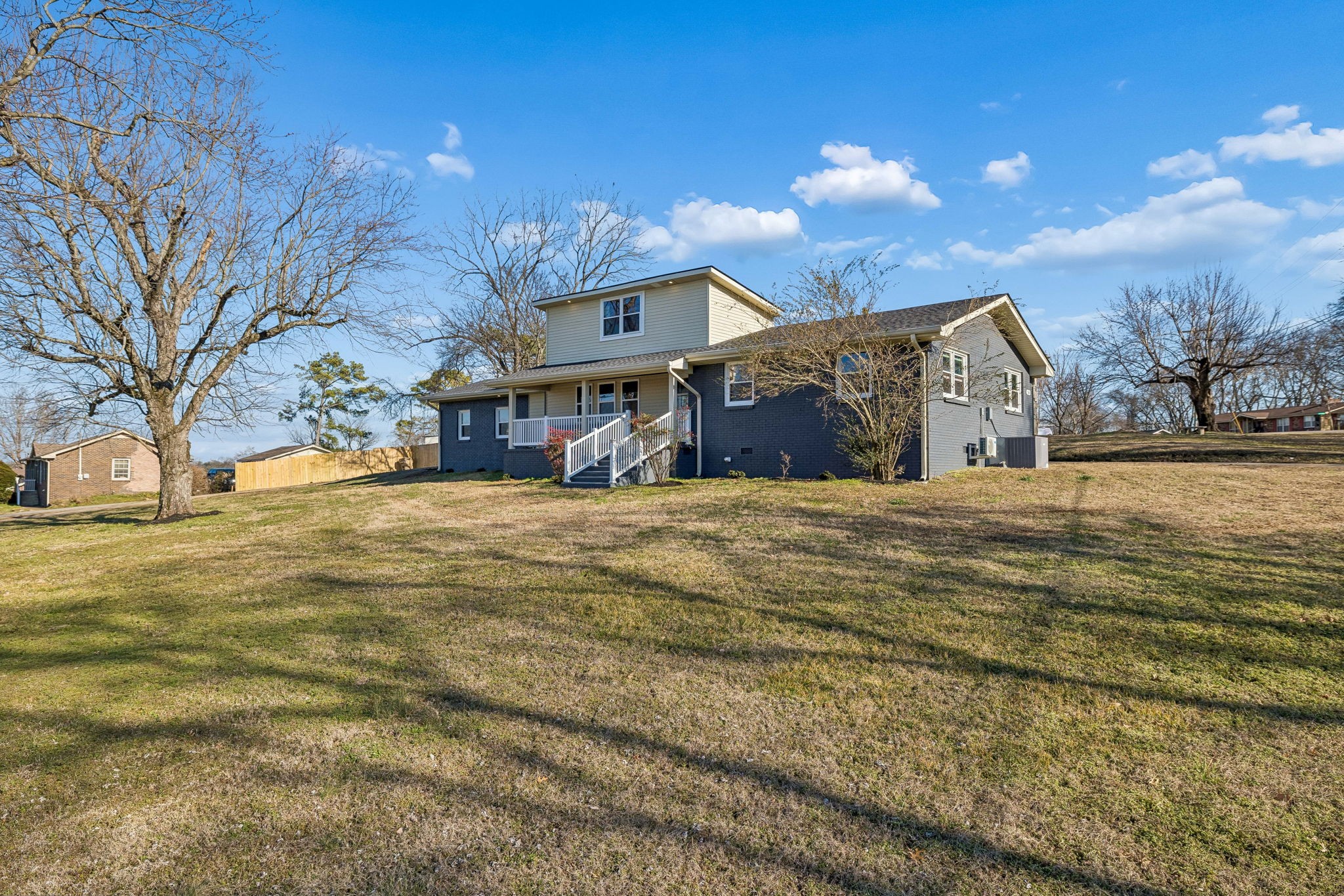 240 NW Clearview Dr