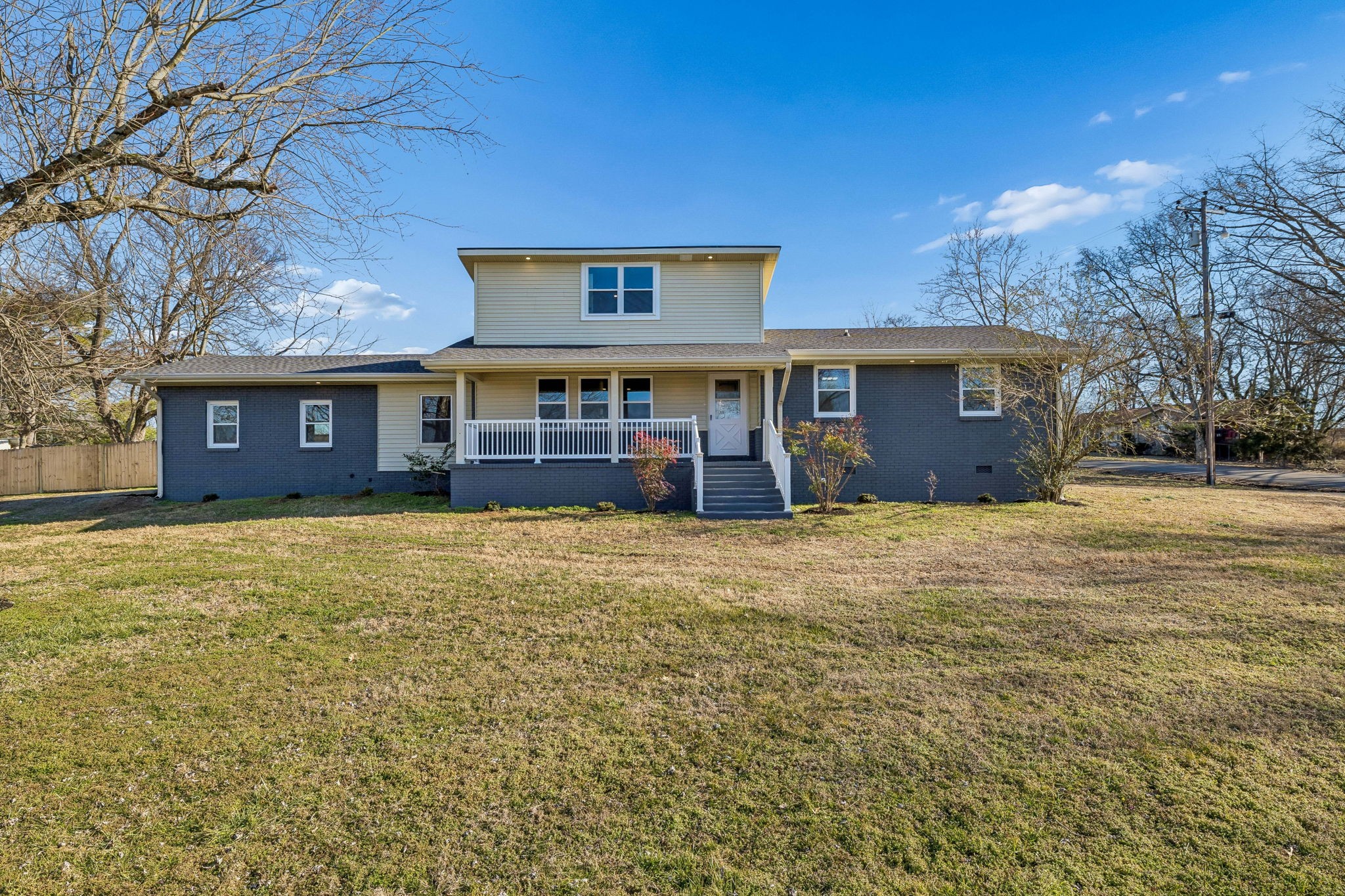 240 NW Clearview Dr