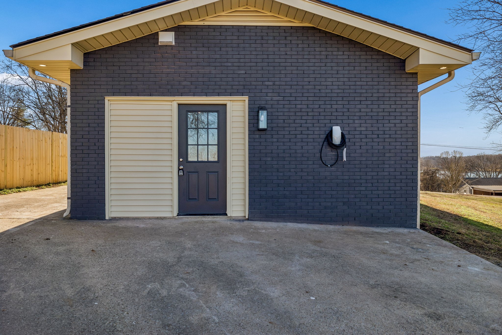 240 NW Clearview Dr