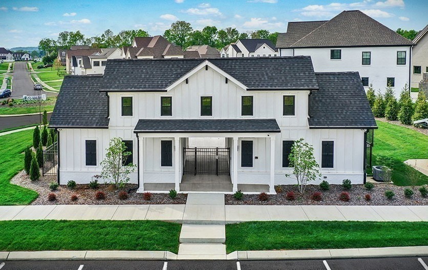 1432 Round Hill Lane