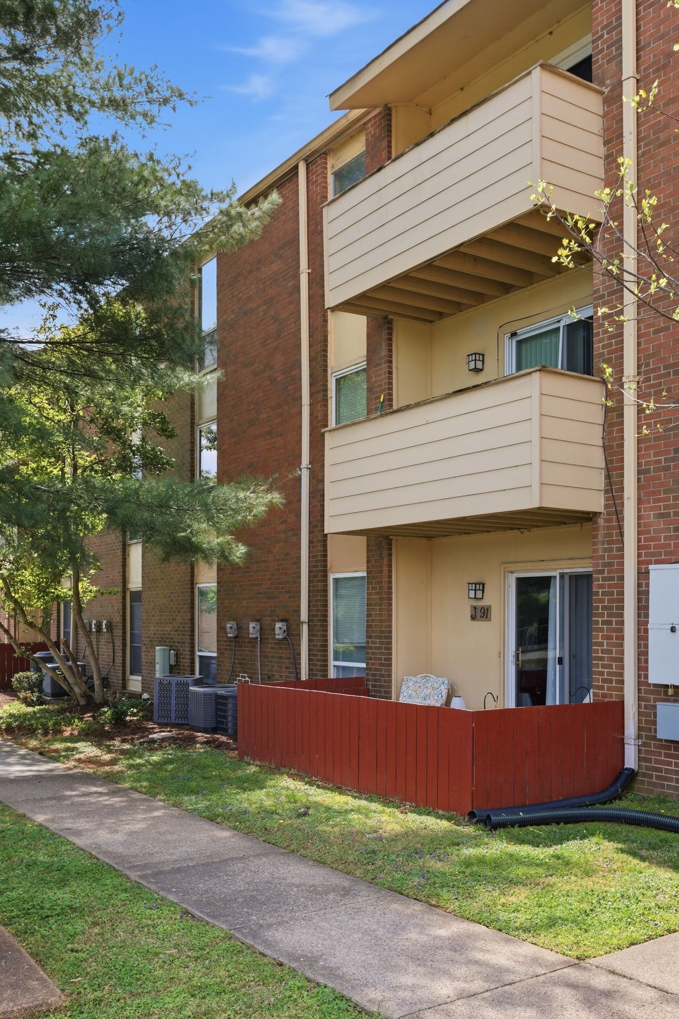 515 Basswood Ave