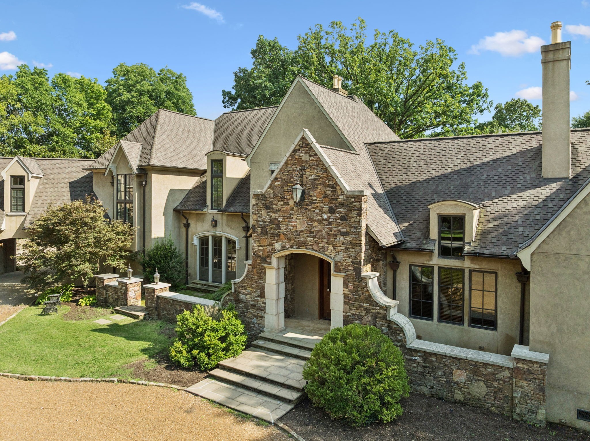1011 Gateway Ln
